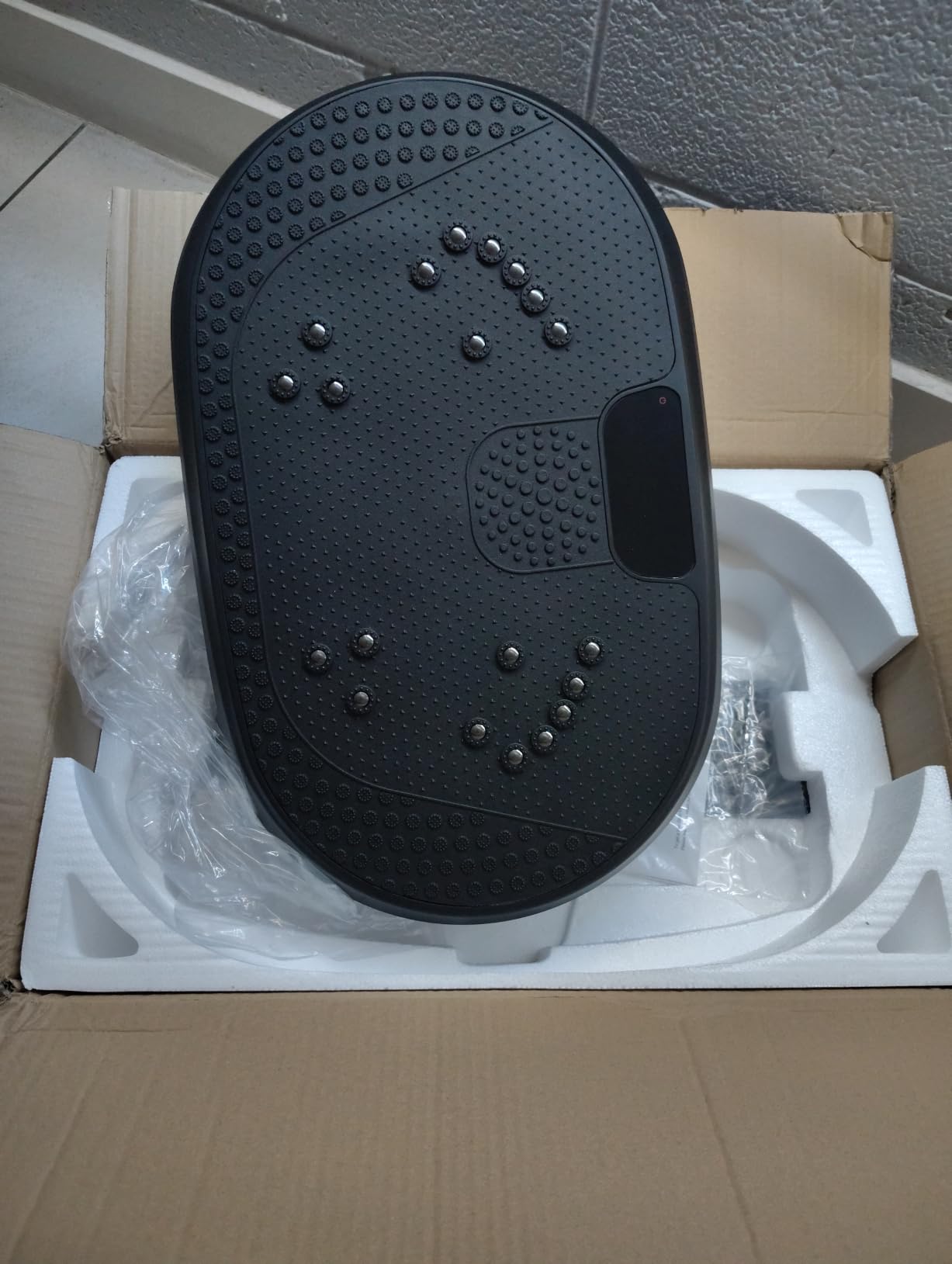 Vibration Plate Exercise Machine for Lymphatic Drainage, Vibrating Fitness Platform 450 lbs Capacity Full Body Shaker Workout Equipment, Vibration Platform Machine Shaping Vibrate Board Sport for Home customer photo 1