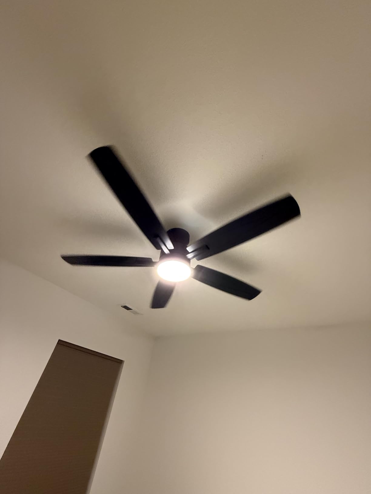 Ohniyou Ceiling Fans with Lights, 52'' Low Profile Ceiling Fan with Light and Remote/APP Control, Modern Flush Mount Ceiling Fan for Indoor Bedroom Living Room, Dimmable, Quiet DC Motor, Black customer photo 2