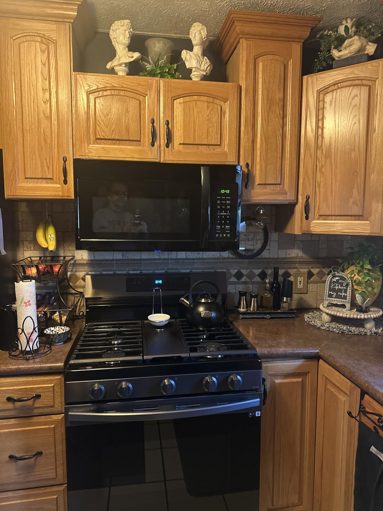BLACK+DECKER Over the Range Microwave Oven with Vent and One-Touch Auto Cooking, 1.7 cu. ft. OTR Over Stove Microwave, Stainless Steel, 1000 Watts, EM044K6CE-SS customer photo 2