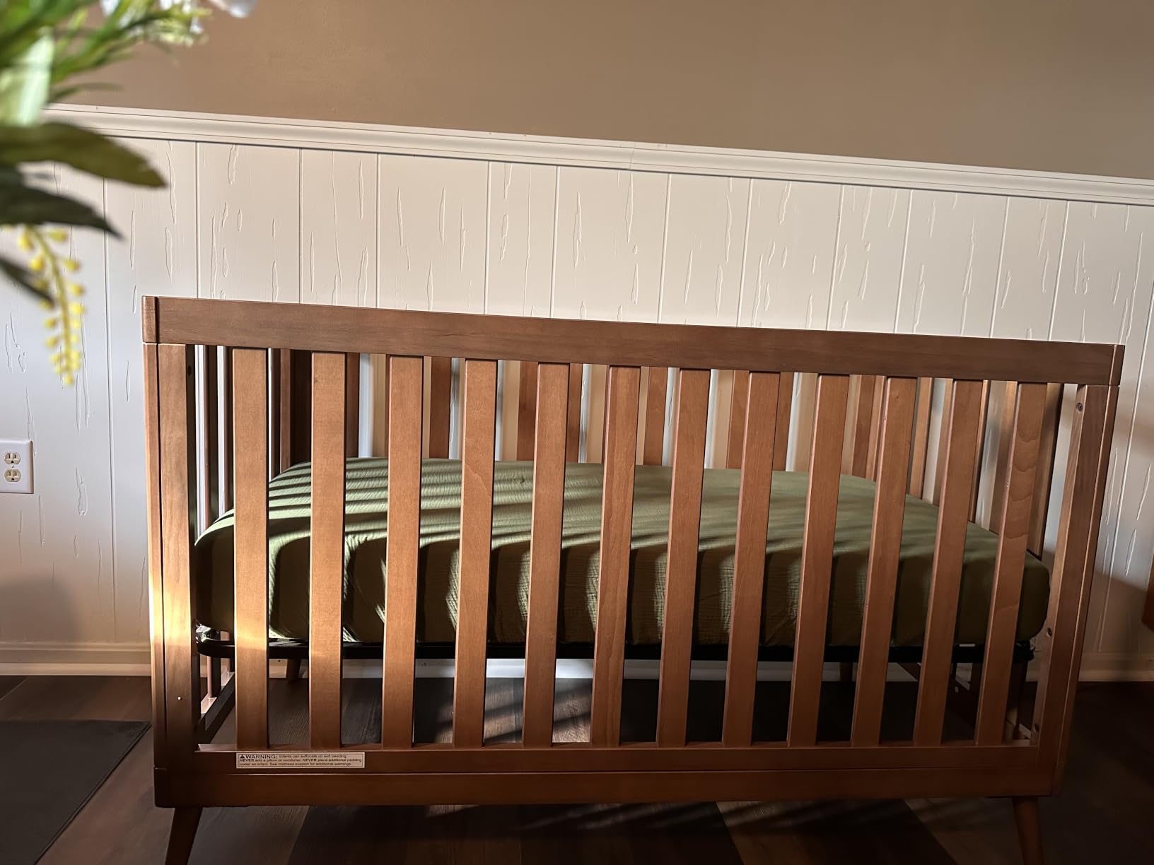 Delta Children Essex 4-in-1 Convertible Baby Crib - Greenguard Gold Certified, Chestnut customer photo 2
