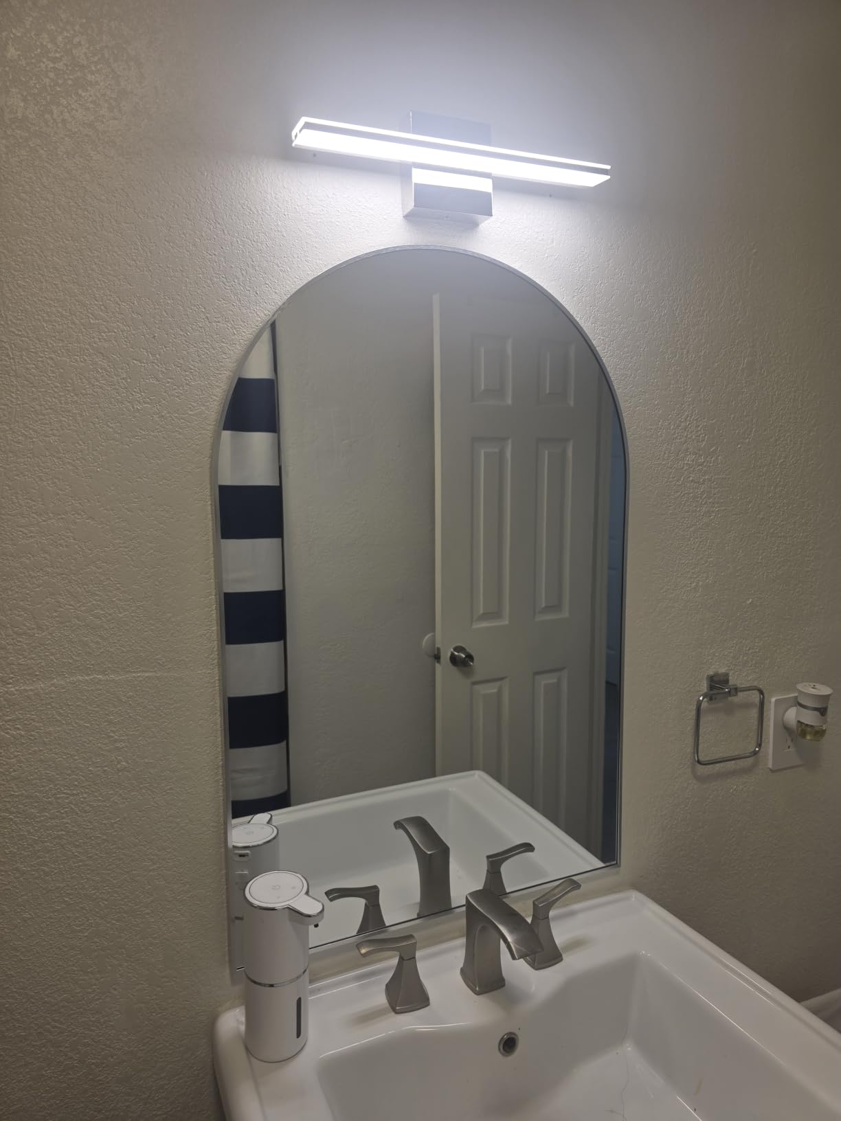 LED Modern Bathroom Vanity Light Fixtures 24W Dimmable 5CCT LED Vanity Light Bar Over Mirror Matte Black Wall Light for Bathroom 31.5 inch Long customer photo 1