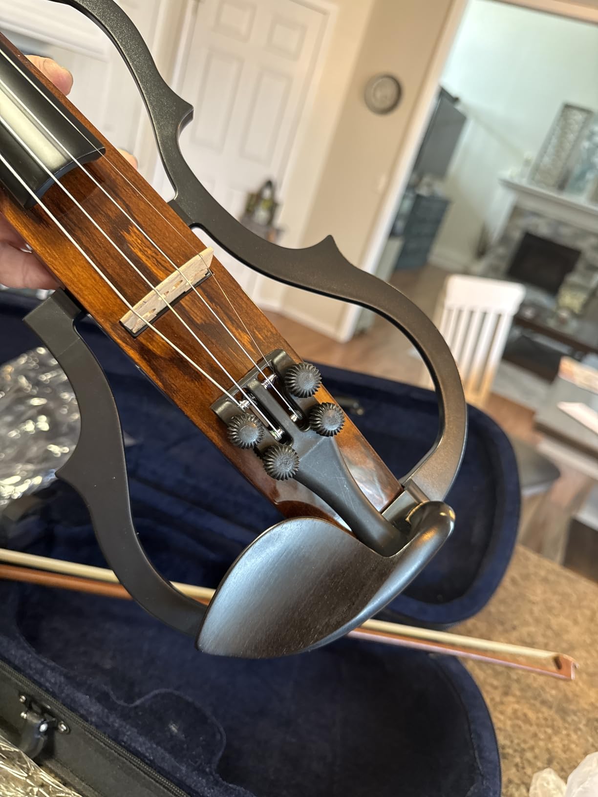 Premium Carbon Fiber Electric Violin Full Size 4/4,Professional Electric Violin for Adults Beginner,Teens,Electric Fiddle Kit with Pro Pick Case -ZNDS-2303 customer photo 1