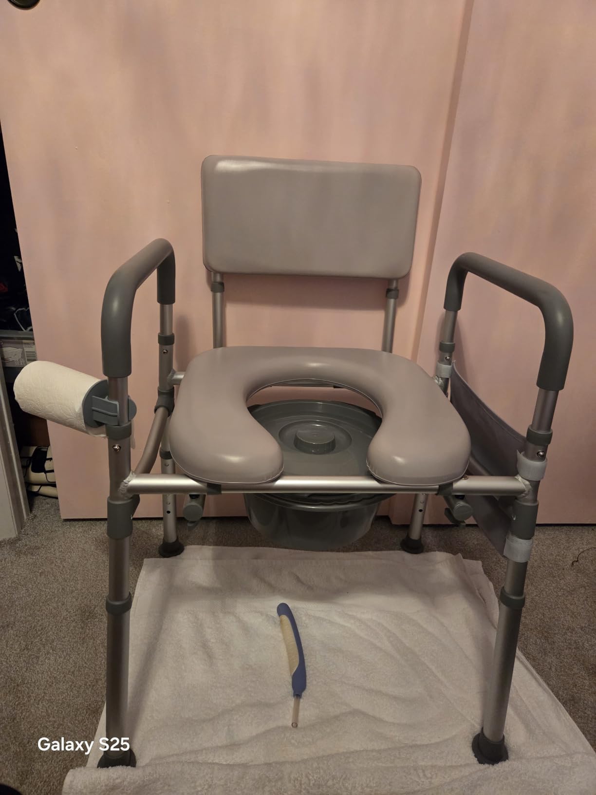soundfuse Bedside Commode Toilet, Padded Seat and Backrest, Aluminum Frame | Height Adjustable, Dual-Crossbar, Portable Toilet for Seniors and Adults, Removable Potty Bucket, Tool-Free Assembly, 350 lbs customer photo 1