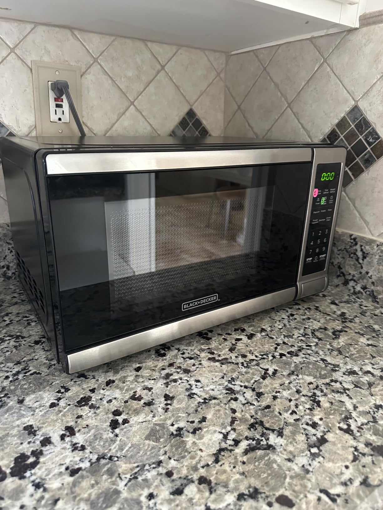 BLACK+DECKER Over-the-Range Microwave Oven with Air Fryer, Convection, and Bake Modes, 1.5 cu.ft., Stainless Steel, 900 Watts, EC942K6CE-SS customer photo 1