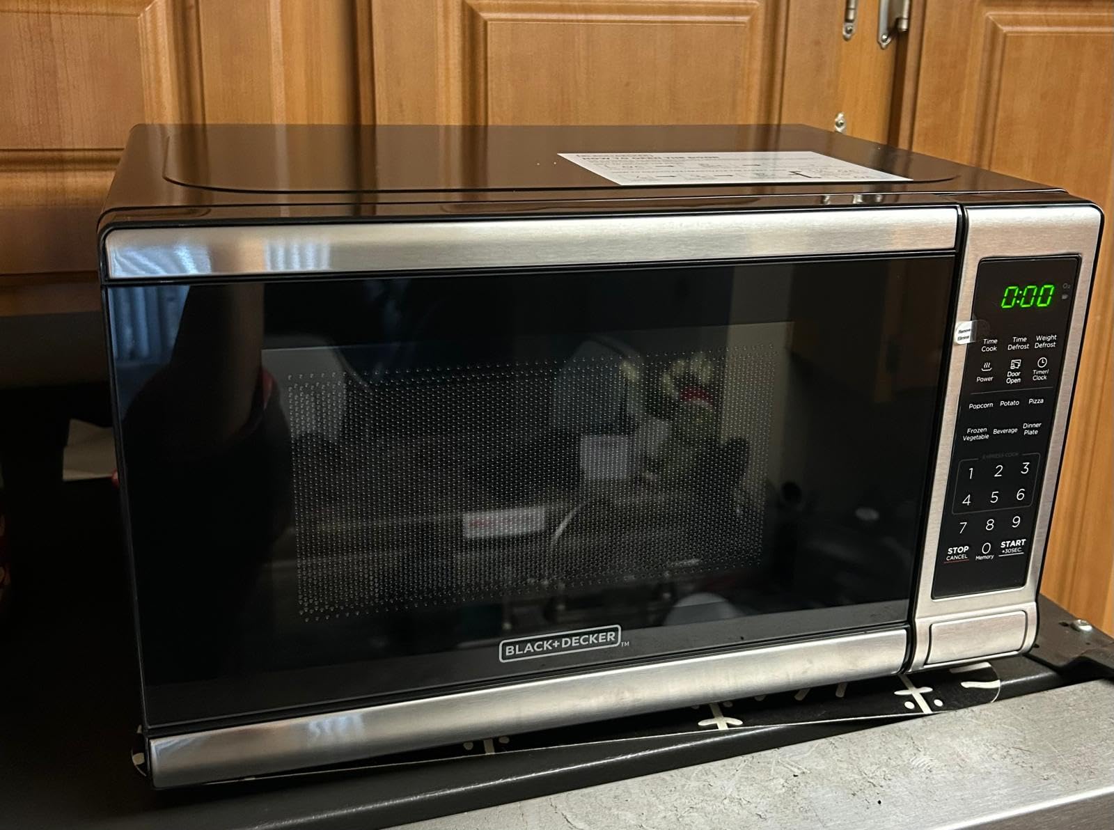 BLACK+DECKER Over-the-Range Microwave Oven with Air Fryer, Convection, and Bake Modes, 1.5 cu.ft., Stainless Steel, 900 Watts, EC942K6CE-SS customer photo 2