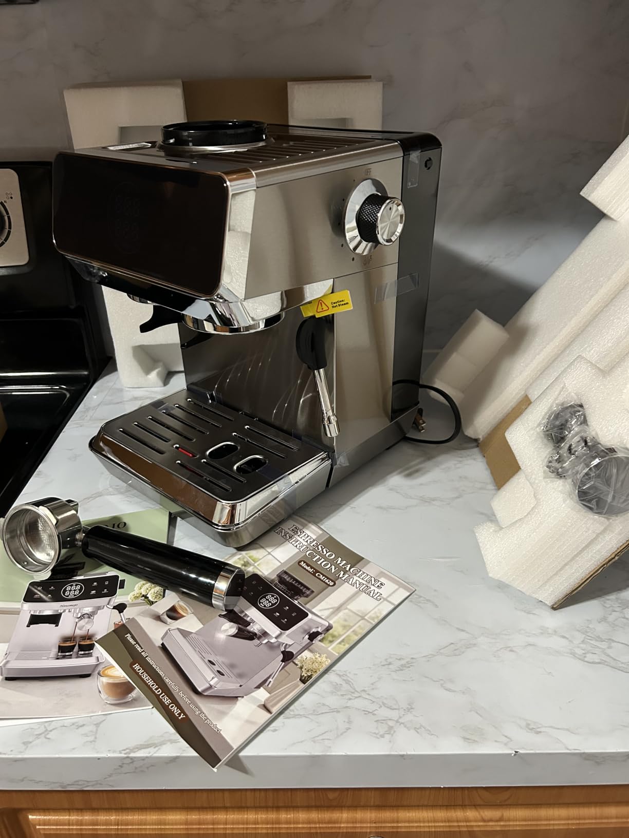CM1620 Espresso Machine with Built-in Burr Grinder, 20 Bar Bean-to-Cup Espresso Maker with 44 Grind Settings & Steam Wand, Touchscreen Coffee Machine for Latte, Cappuccino customer photo 2