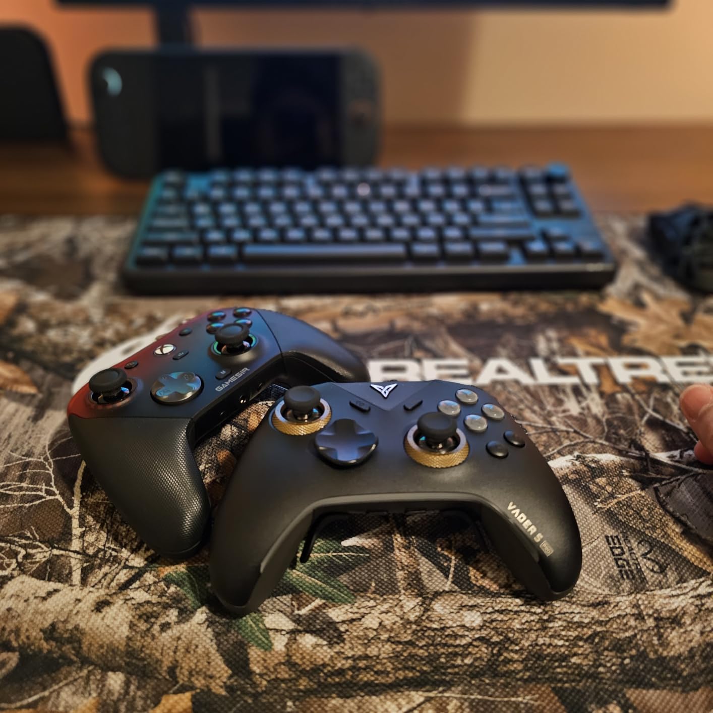 FLYDIGI Vader 5 Pro PC Controller, FORCEFLEX Joysticks, 3ms Low Latency | FORCESWITCH Triggers, 8 Remappable Buttons, Triggers & Grips 4-Motor Vibration, 1000mAh Battery, 3 Connection Methods customer photo 1