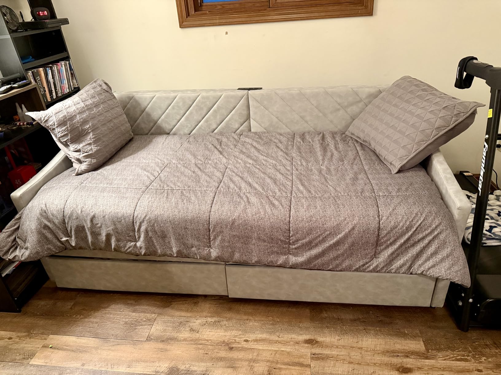 Twin Daybed with Upholstered Headboard and Charging Station, Daybed with Trundle, Sofa Day Bed with Strong Supports for Living Room, Bedroom and Guest Room (Grey) customer photo 2