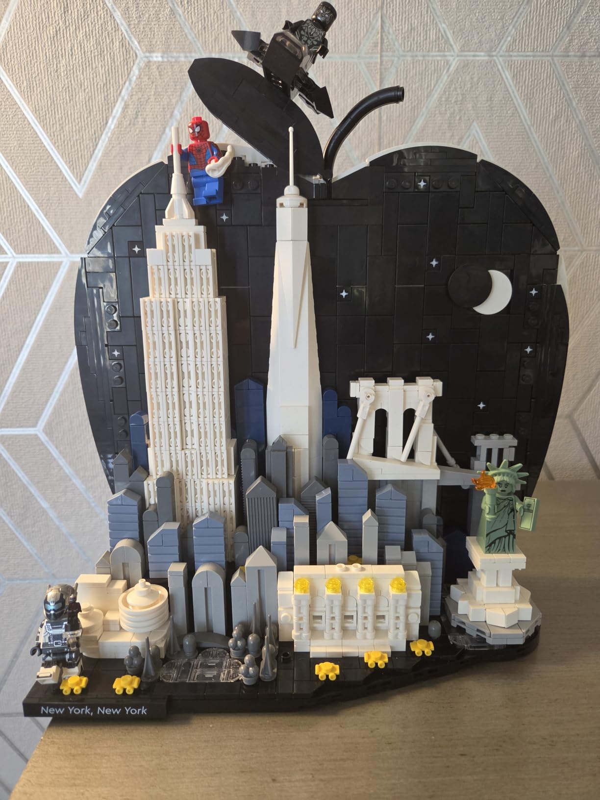 Architecture New York City - The Big Apple Building Set for Adults, Ages 18+ - Decor for Bedroom, Office or Desk - Gift for Men & Women - 21066 customer photo 1