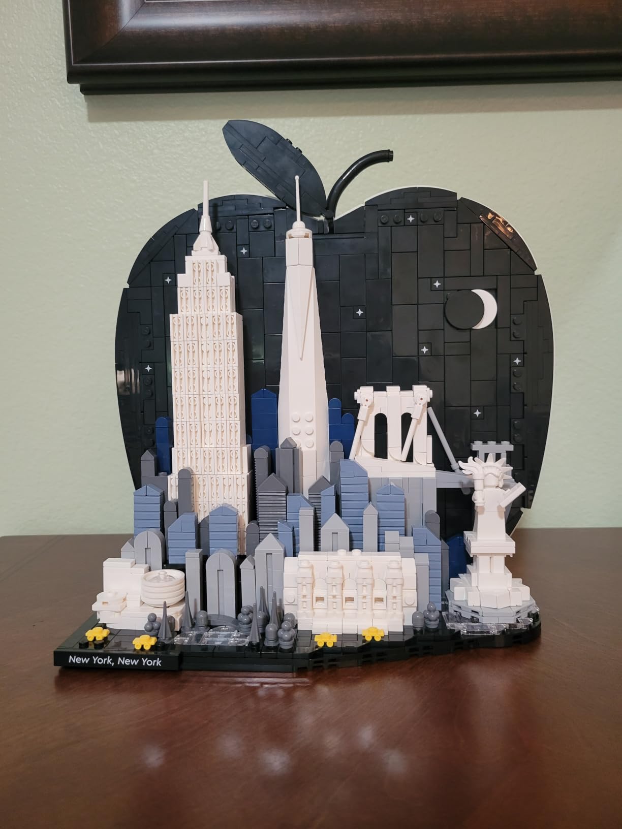 Architecture New York City - The Big Apple Building Set for Adults, Ages 18+ - Decor for Bedroom, Office or Desk - Gift for Men & Women - 21066 customer photo 2
