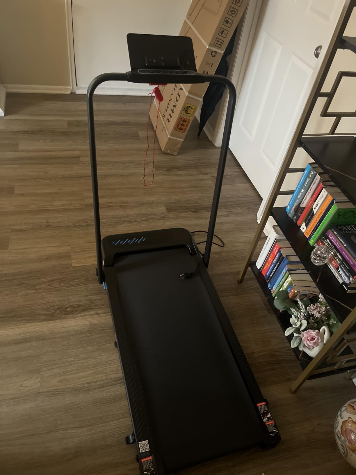 WELLFIT Folding Treadmill for Home, Walking Pad with Incline and Handle Bar, 320+lbs Capacity, Under Desk Treadmill for Home Small Office customer photo 1