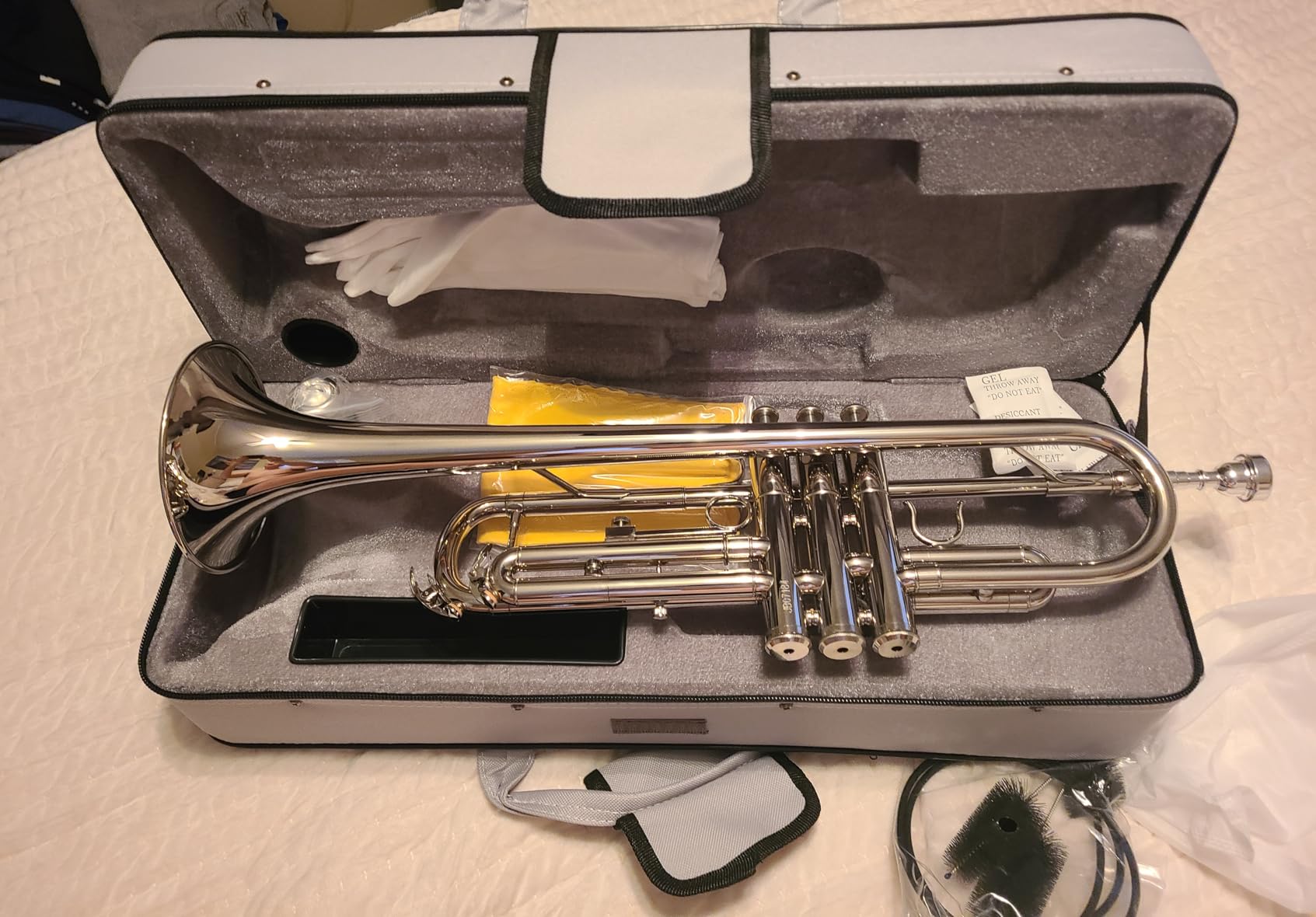 STRICH Bb Standard Trumpet Set for Beginners Student | Brass Trumpet Instrument with Hard Case, Cleaning Kit, 7C & 3C Mouthpieces, Gloves STR-130G, Gold customer photo 2
