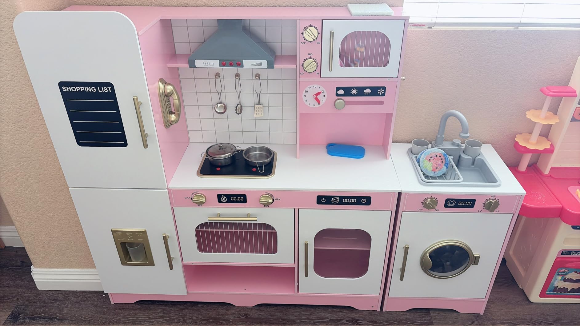 Interactive Wooden Play Kitchen for Kids, Extra-Large Indoor Toy Kitchen Set with Storage, Running Water Sink, Light & Sound Range Hood, Ice Maker & Washing Machine, Nordic White customer photo 1