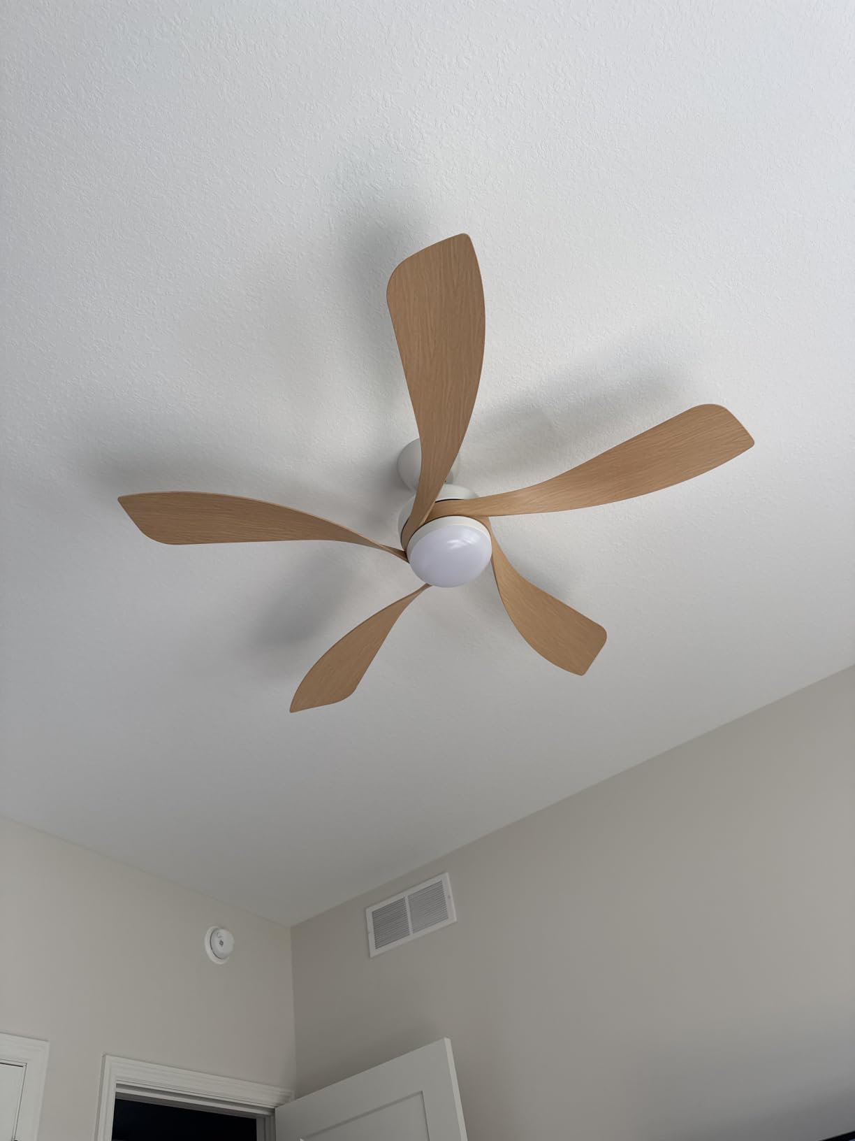 Sofucor Smart 52'' Low Profile Ceiling Fan with Lights and Remote, Flush Mount Ceiling Fan Work with APP/Alexa/Google for Farmhouse Bedroom Living Room Patio, Dimmable LED Quiet Reversible DC Motor customer photo 2