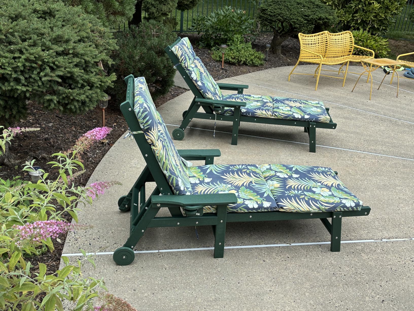 THOEOE Patio Chaise Lounge Chair, HDPE Lounge Chair Outdoor with Wheels | Oversized pool lounge chairs with cup holder, 5 adjustable position for patio, outside, pool, deck customer photo 1