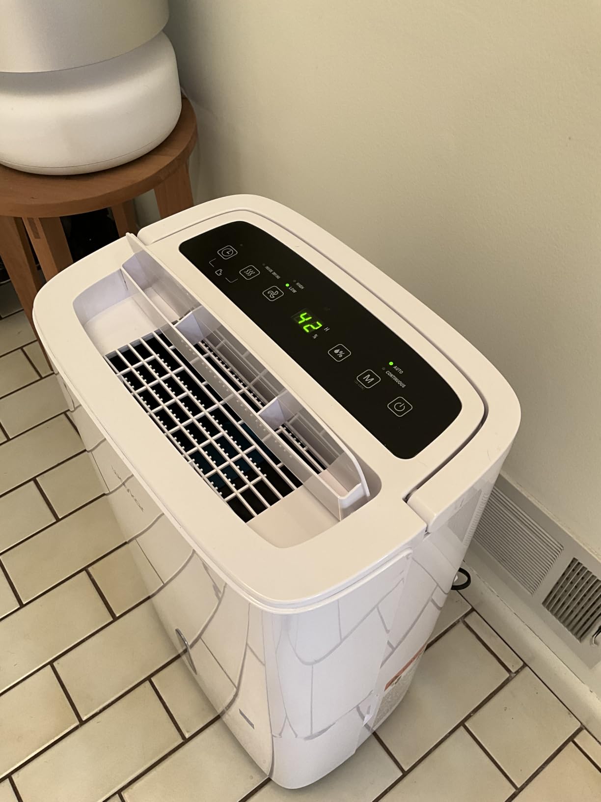 Waykar 2,000 Sq. Ft. 34 Pints 2025 Most Efficient Energy Star Dehumidifier for Basement & Home with Auto or Manual Drainage, 0.62-Gallon Water Tank customer photo 2
