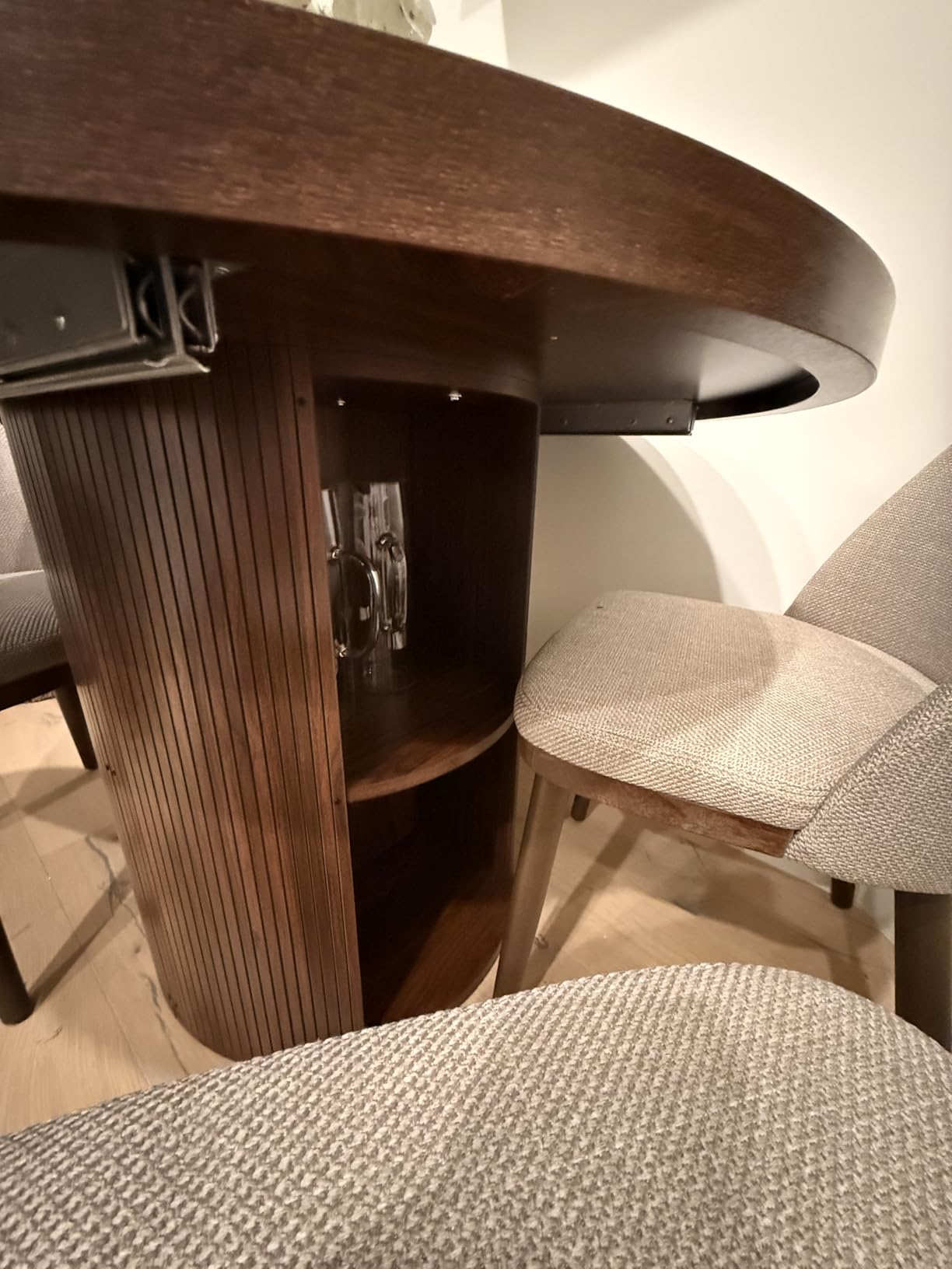 41-78 Inch Extendable Dining Table for 4-8, Fluted Expandable Kitchen Table with Storage, 2 Leaf, Mid Century Modern Oval Dinner Tables for Dining Room, Kitchen, Living Room, Walnut customer photo 1