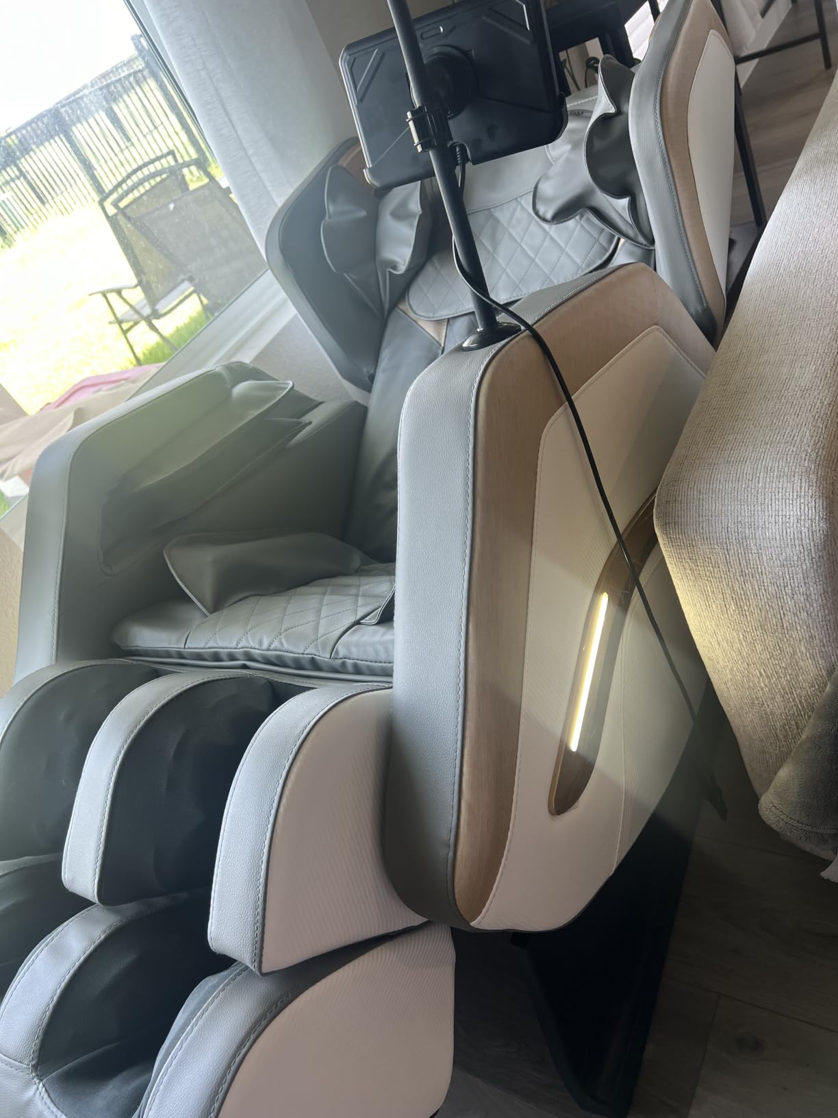 Massage Chair Full Body, Zero Gravity Massage Chair 2026 for Back Fatigue with 10 Fixed Rollers, Heating, Airbags, Phone Controller, Nightlights, Bluetooth Speaker for Living Room, Bedroom customer photo 1