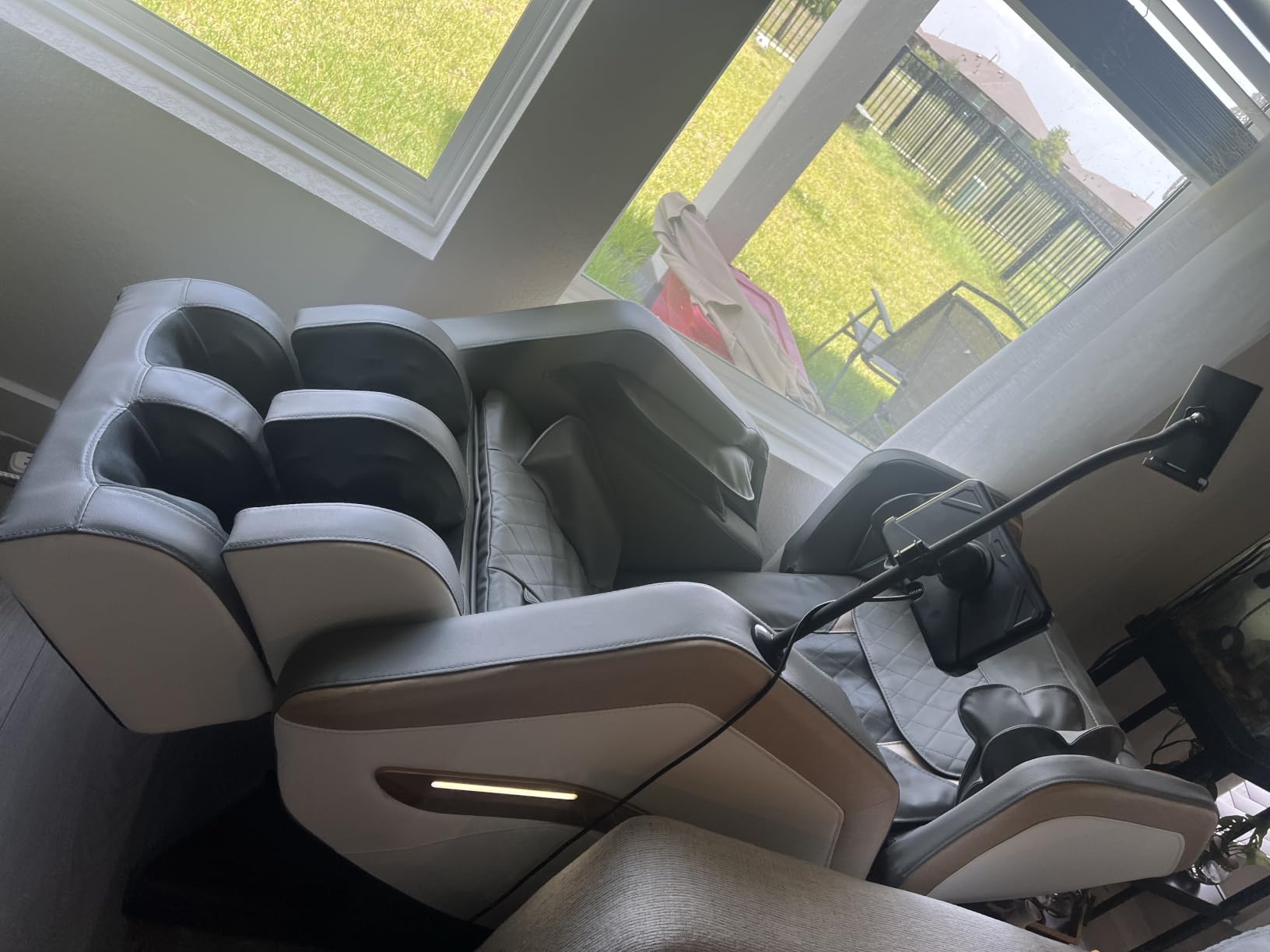 Massage Chair Full Body, Zero Gravity Massage Chair 2026 for Back Fatigue with 10 Fixed Rollers, Heating, Airbags, Phone Controller, Nightlights, Bluetooth Speaker for Living Room, Bedroom customer photo 2