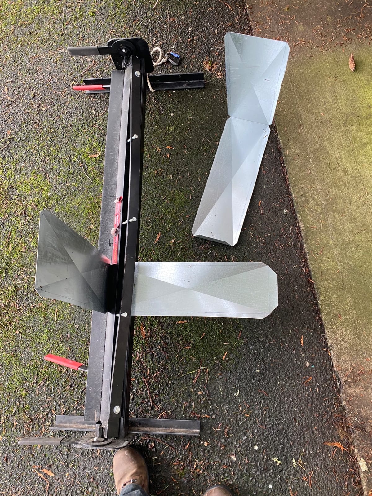 Portable Mini Brake, Hand Lever, 22 gal Capacity, 48 in Max Bending Wd, 135 Degree Max Bending Angle - 1 Each customer photo 2