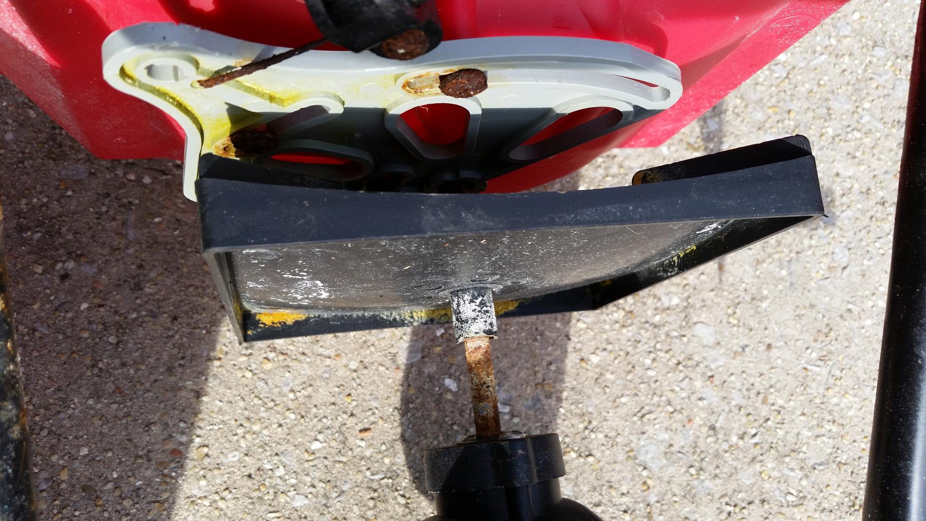 EarthWay 2050P 80lb Broadcast Spreader customer photo 2