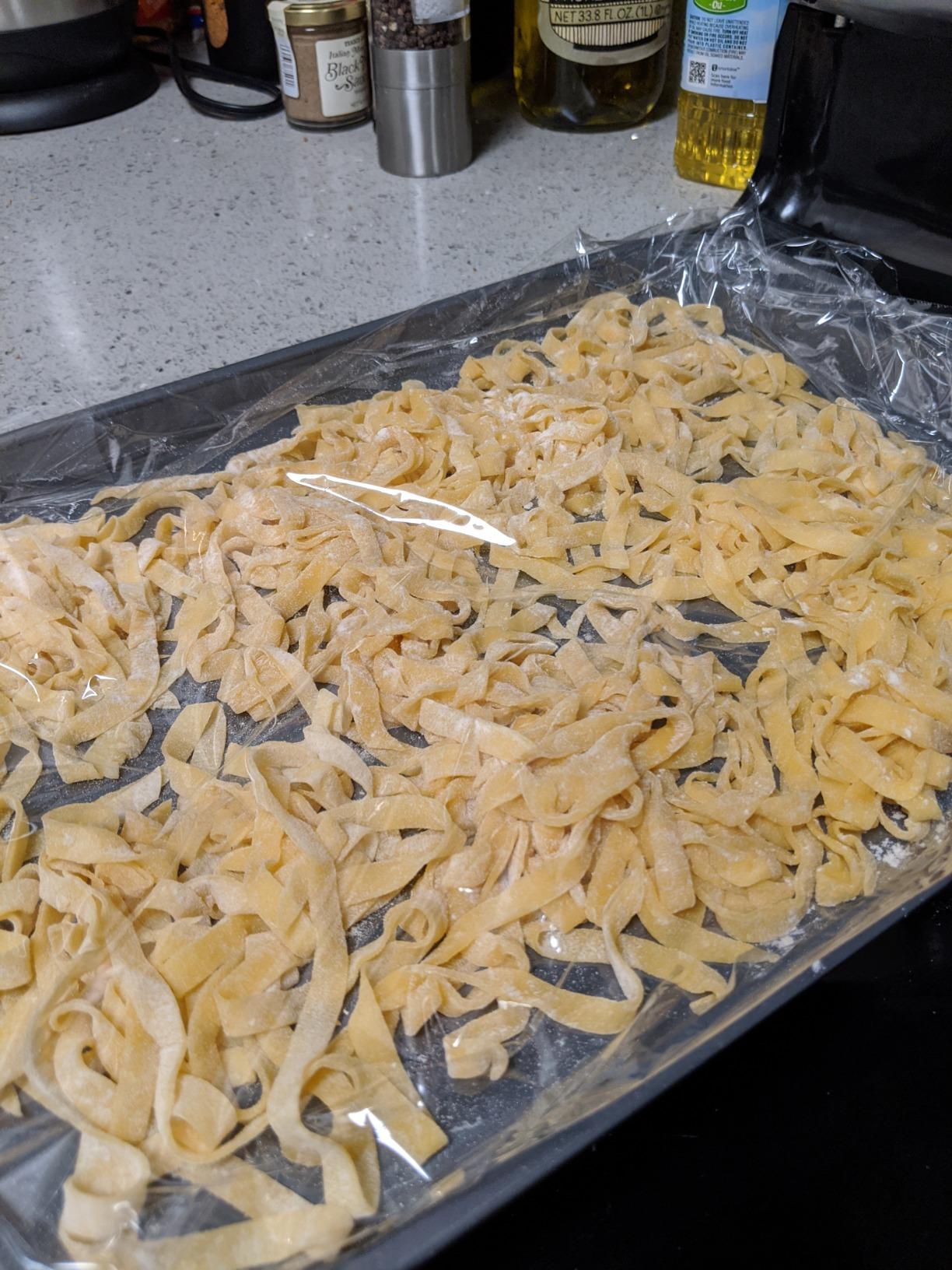 Imperia IPasta Classic Line. Pasta Machine 100% Made in Italy. Fresh pasta machine in steel. Manual roller with crank. Creates dough sheets for Lasagne, Tagliolini, Fettuccine. customer photo 1