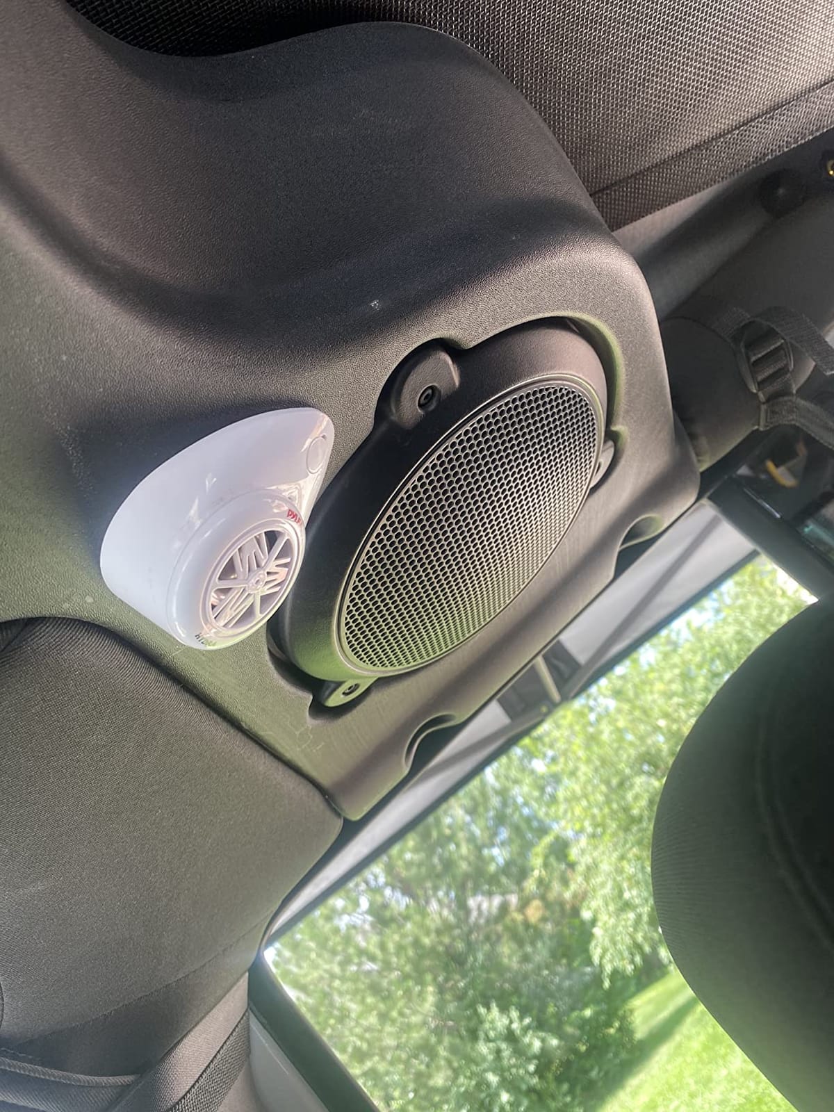 Pyle 6.5 Inch Dual Marine Speakers - 2 Way Waterproof and Weather Resistant Outdoor Audio Stereo Sound System with 200 Watt Power, Poly Carbon Cone and Butyl Rubber Surround - 1 Pair (White) customer photo 1