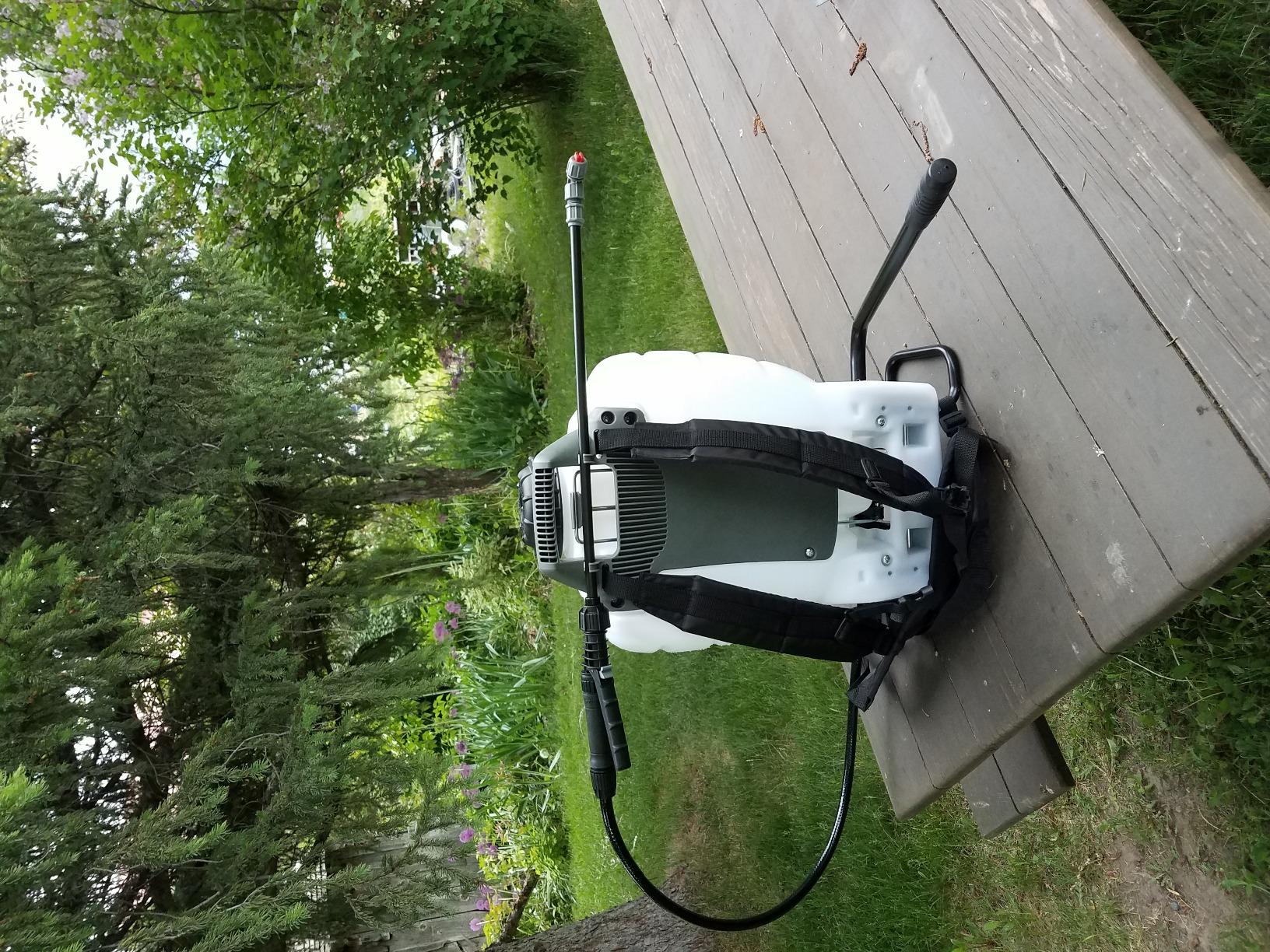 FIELD KING 190328 Backpack Sprayer, 4 Gallon, with Internal No Leak Pump Design Delivers 150 PSI customer photo 1