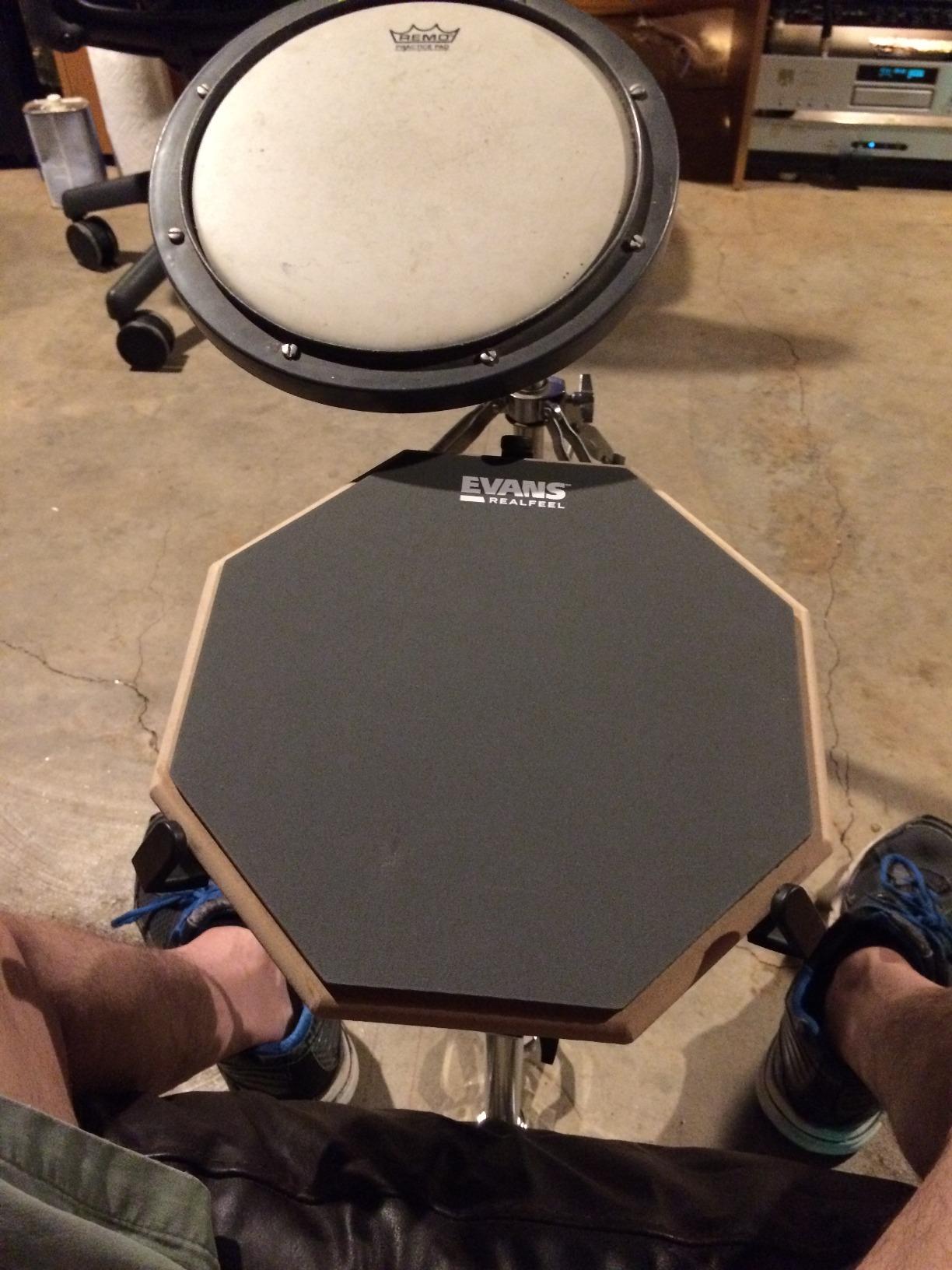 Evans RealFeel - Drum Practice Pad - Drum Pad - Drummer Practice Pad - Gum Rubber & Neoprene, 2 Sided, 12 Inch customer photo 1