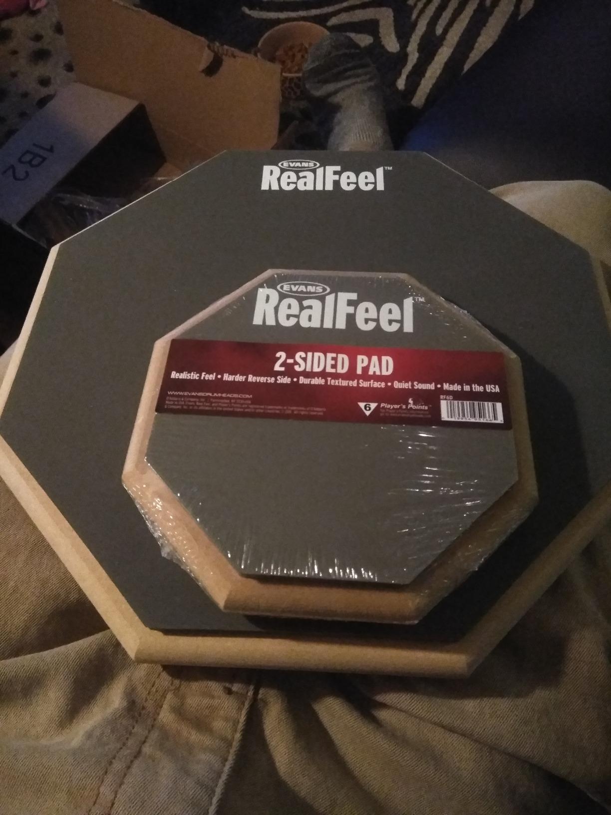 Evans RealFeel - Drum Practice Pad - Drum Pad - Drummer Practice Pad - Gum Rubber & Neoprene, 2 Sided, 12 Inch customer photo 2