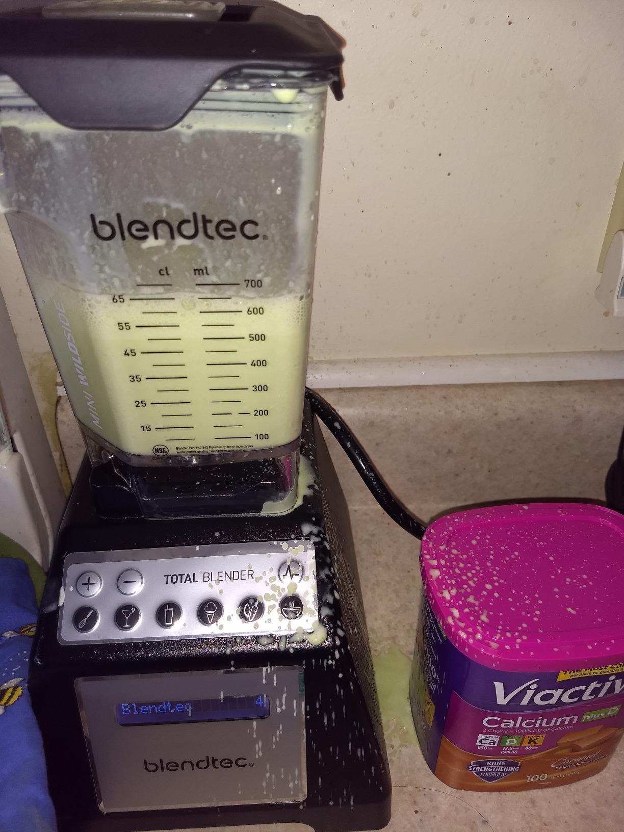 Blendtec Total Blender Classic (Black) & 75oz FourSide Jar customer photo 1