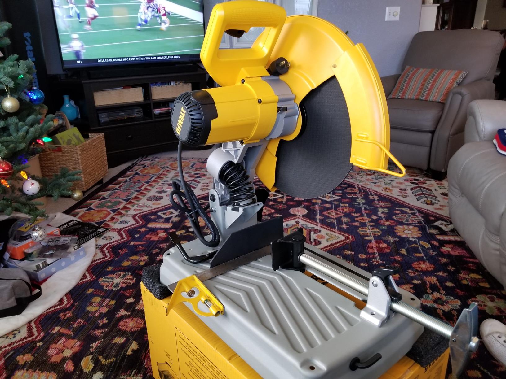 DEWALT Chop Saw, Quick-Change, 14-Inch, Old Model (D28715) customer photo 1