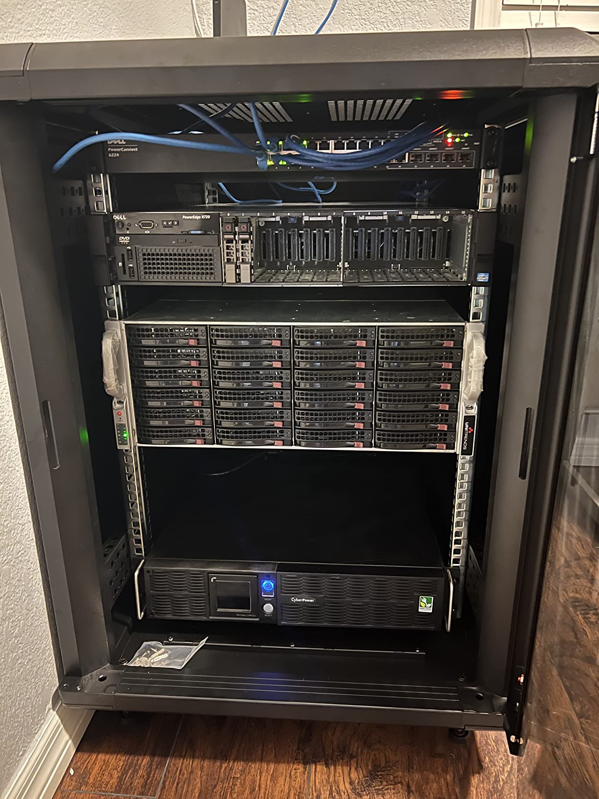 StarTech 22U 4-Post Server Cabinet, 33in/83cm Deep, 1764lb (RK2236BKF) | 19in enclosed enterprise steel rack, Adjustable depth 5.7in-33in, Lockable vented doors, Casters & feet customer photo 2
