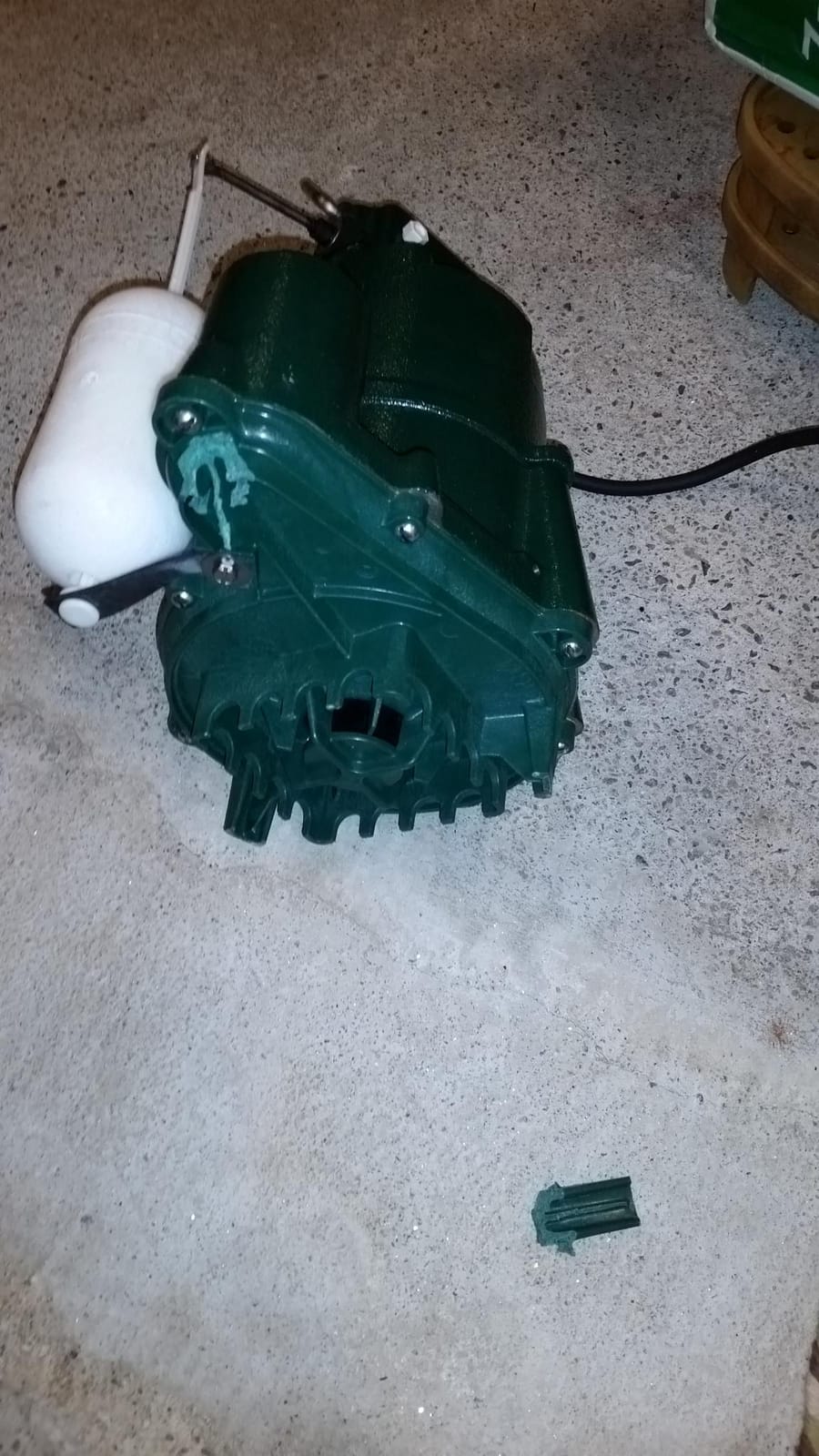 Zoeller M98 Flow-Mate Sump Pump - 1/2 HP - Cast Iron customer photo 1