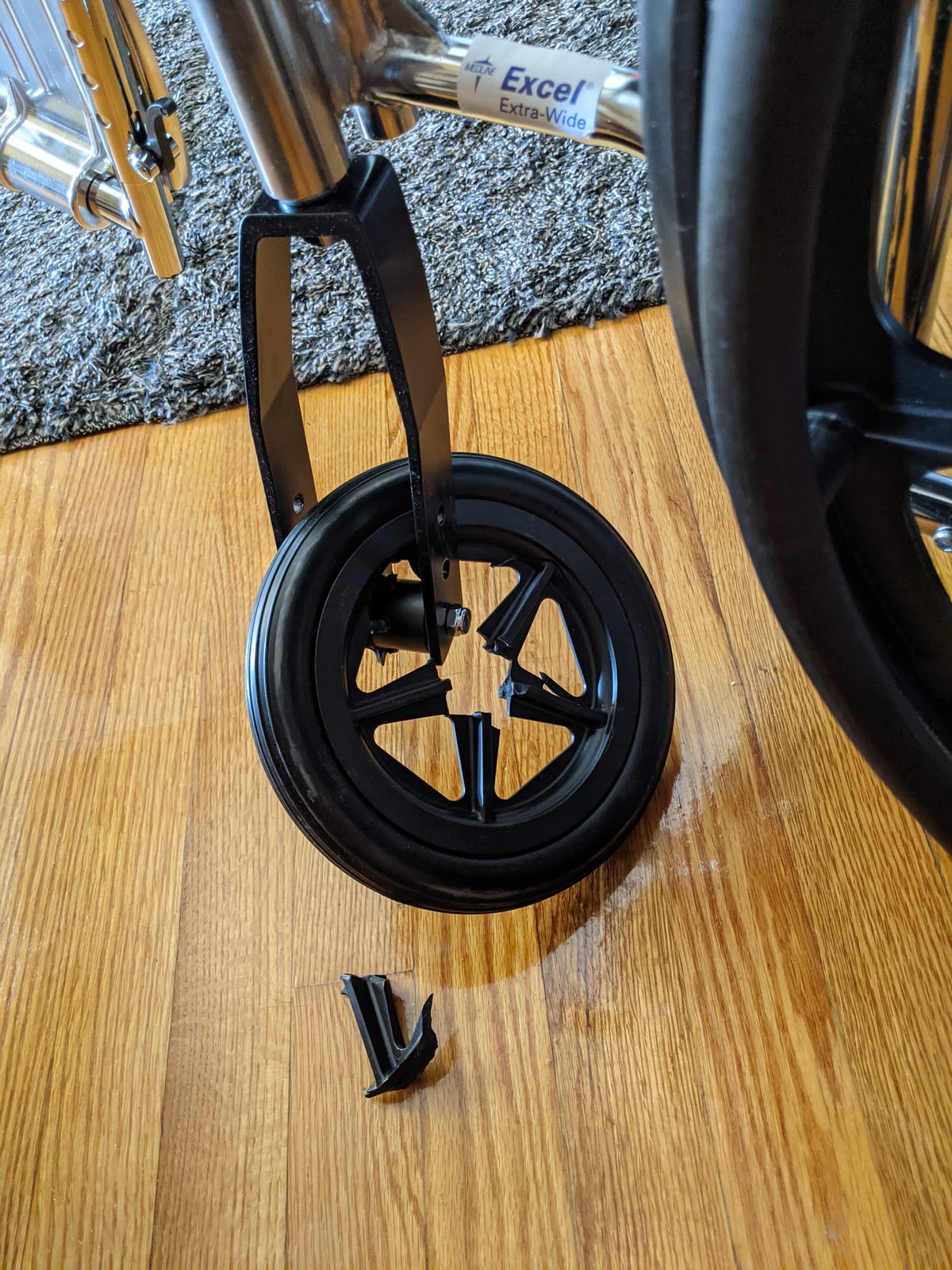 Medline Excel Extra-Wide Bariatric Wheelchair For Adults and Seniors with 24