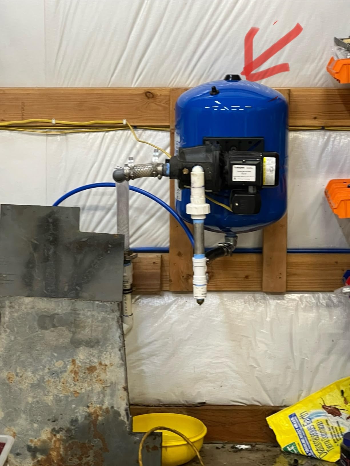 WaterWorker HT-14HB Horizontal Pre-Charged Well Tank, 14 Gal, 1 in Mnpt, 100 Psi, Steel, Blue customer photo 1