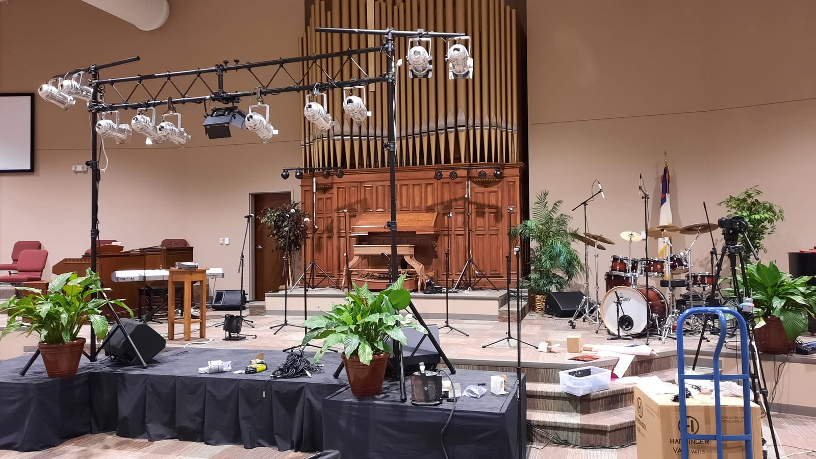 On-Stage LS7730 Lighting Stand with Truss (Folding, Portable PAR Can and LED Light Rig) customer photo 2