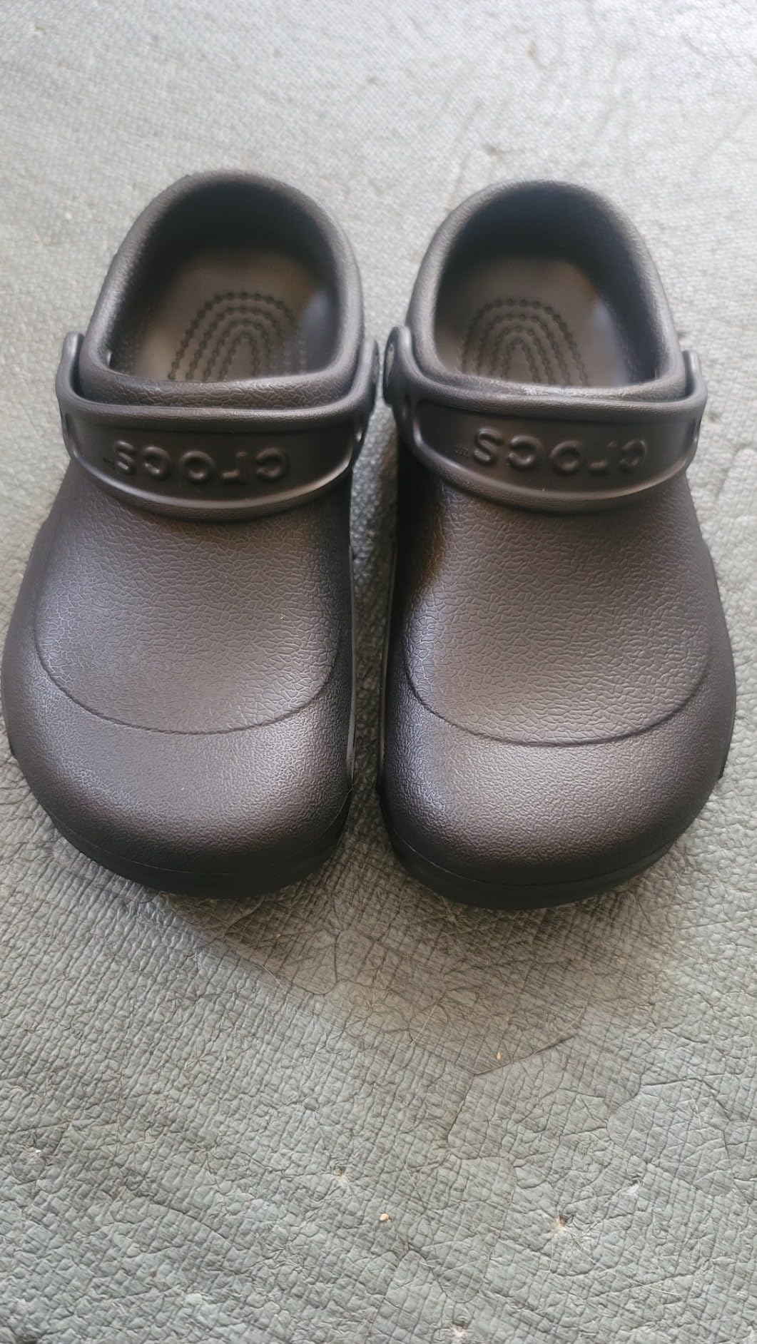 Crocs Unisex-Adult Bistro Work Clogs, Enclosed Toe, Slip Resistant Shoes | Healthcare, Hospitality, Food Service, ASTM Certified customer photo 1