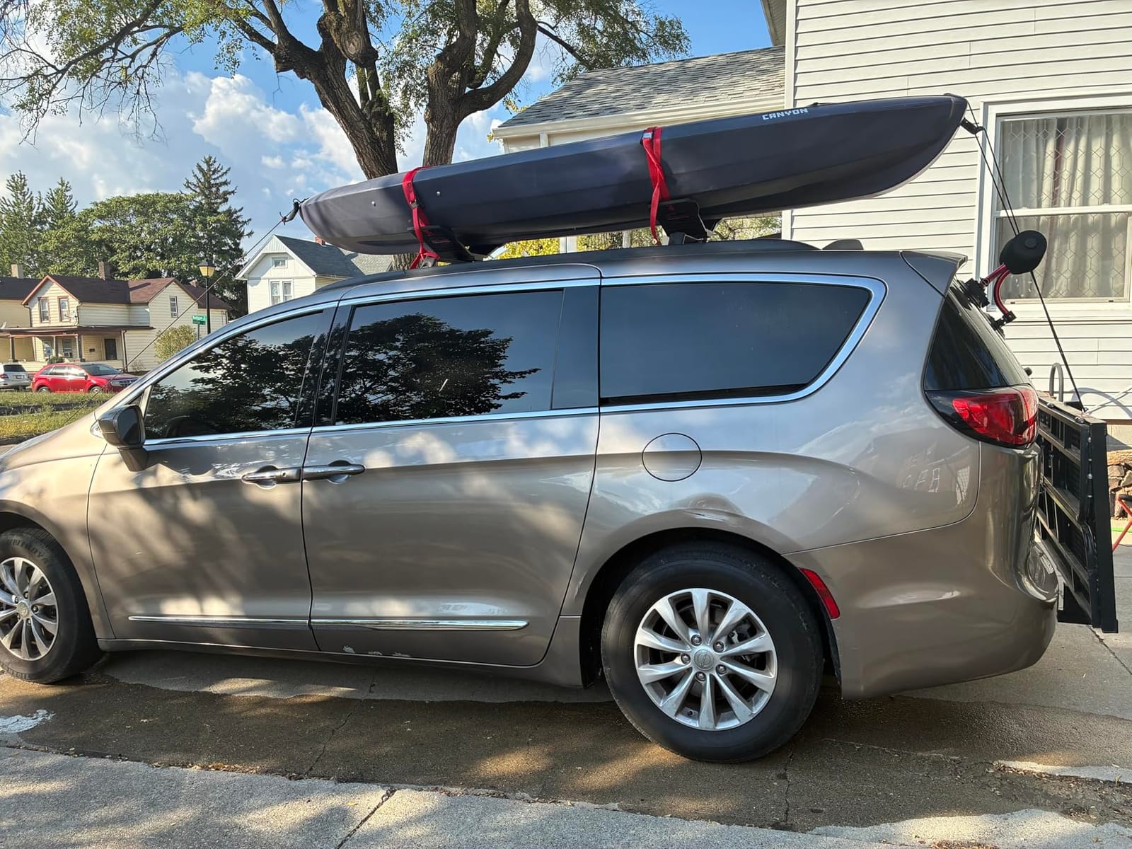 Malone SeaWing Saddle Style Universal Car Roof Rack Kayak Carrier with Bow & Stern Tie-Downs - 70 lb Capacity, V-Style Cradles, No-Tool Install, Jawz Mount, Corrosion-Resistant Nylon customer photo 1
