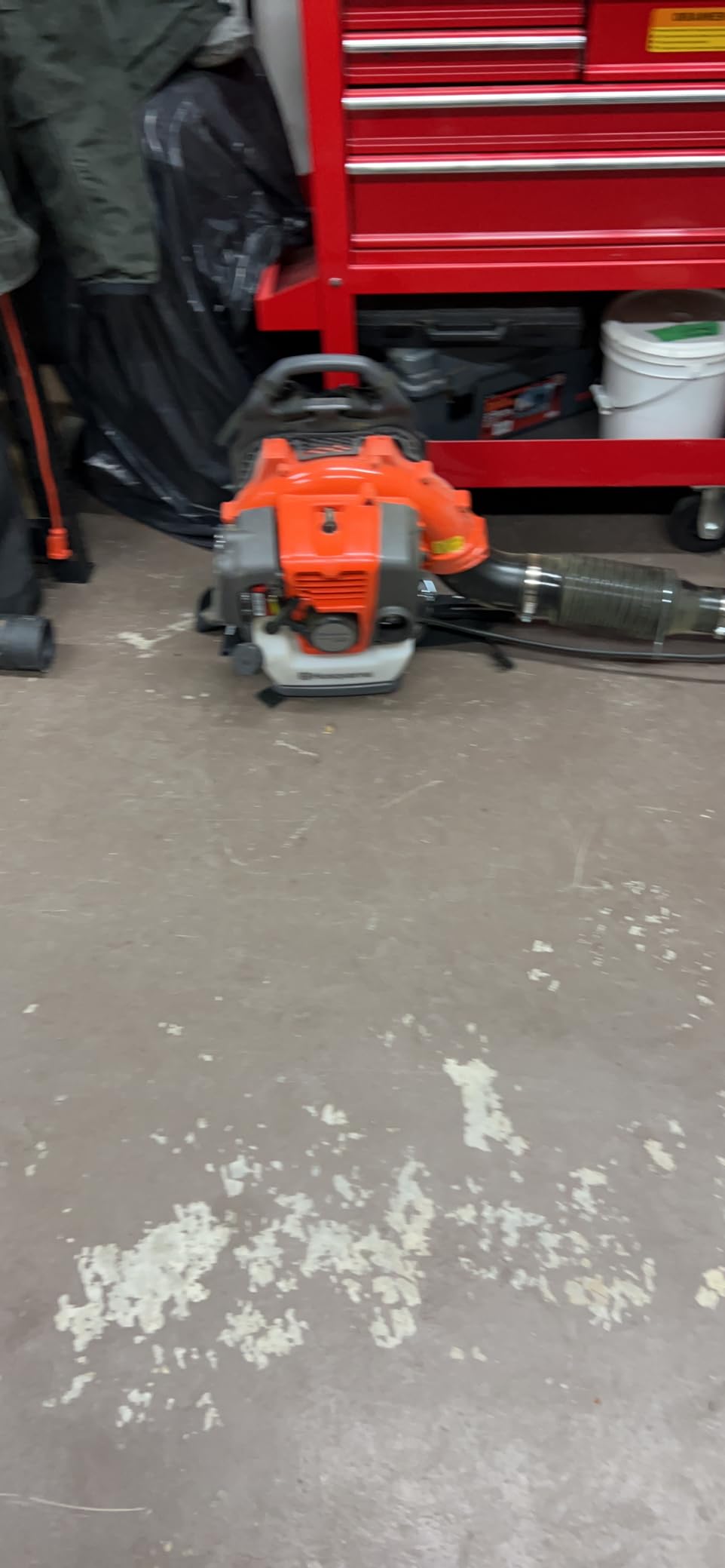 Husqvarna 350BT Gas Leaf Blower, 50.2-cc 2.1-HP 2-Cycle Backpack Leaf Blower with 692-CFM, 180-MPH, 21-N Powerful Clearing Performance and Ergonomic Harness System, Gifts for dad customer photo 1