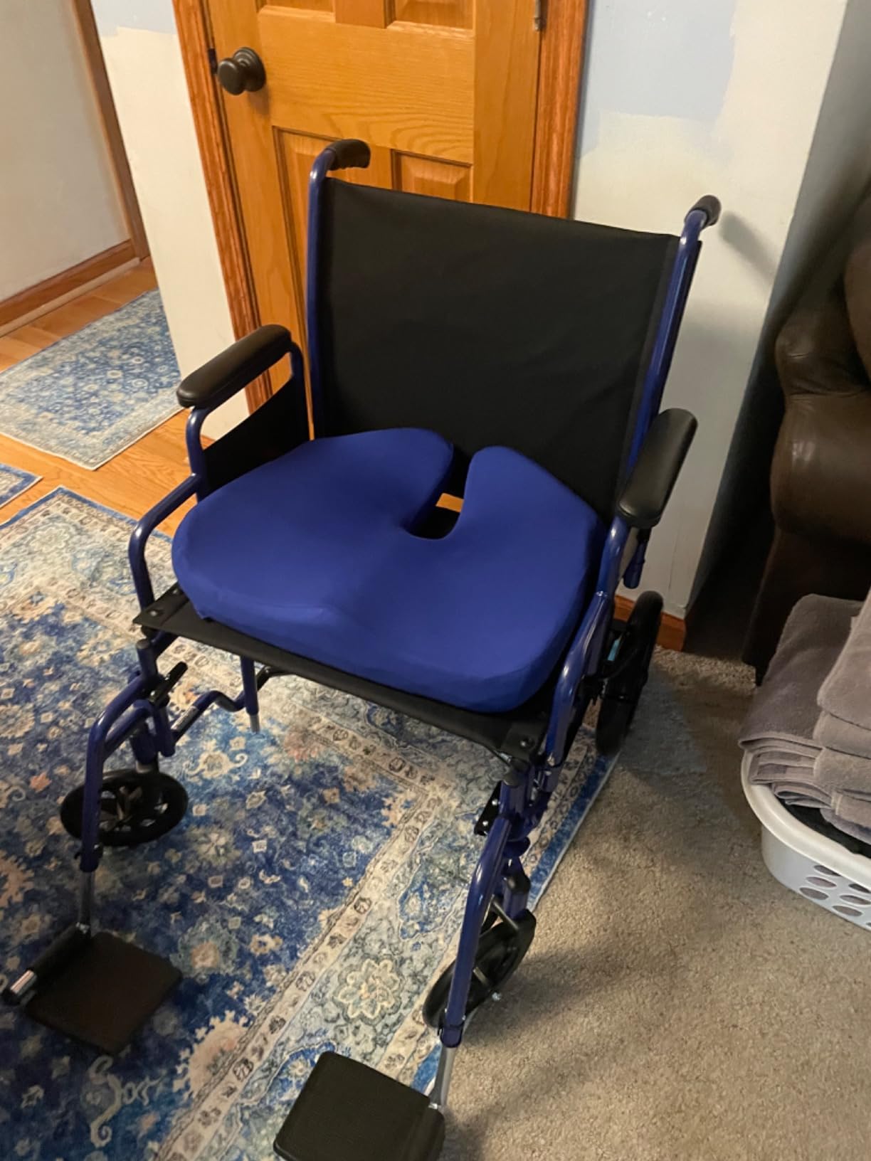 Drive Medical BTR20-B Bariatric Heavy-Duty Transport Wheelchair, Blue | Bariatric Transport Wheelchair Features Reinforced Steel Construction and Easy-Fold Design for Smooth, Reliable Rides customer photo 2
