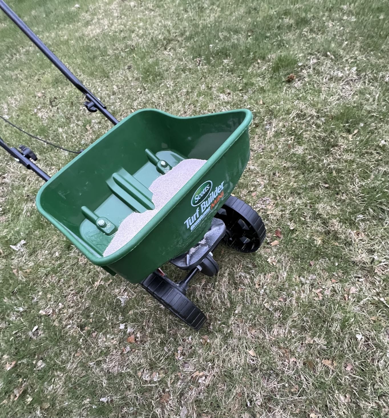 Scotts Turf Builder EdgeGuard Mini Broadcast Spreader | Spreader For Lawn Fertilizer, Weed & Insect Control, Grass Seed, and Ice Melt, Holds Up To 5,000 sq. ft. of Product customer photo 2