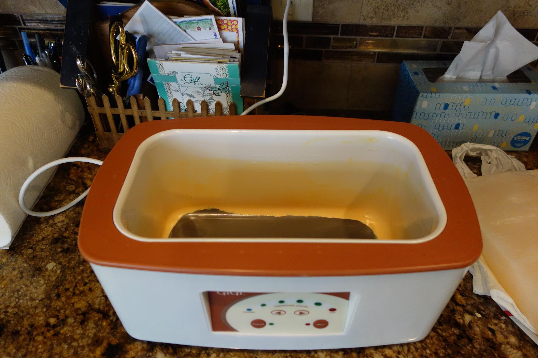 Gigi Paraffin Wax Warmer - Professional Grade Paraffin Bath for Manicures and Pedicures - Includes 6 lbs. of Paraffin Wax - Digital Temperature Control and Ergonomic Design for Comfort and Relaxation customer photo 1