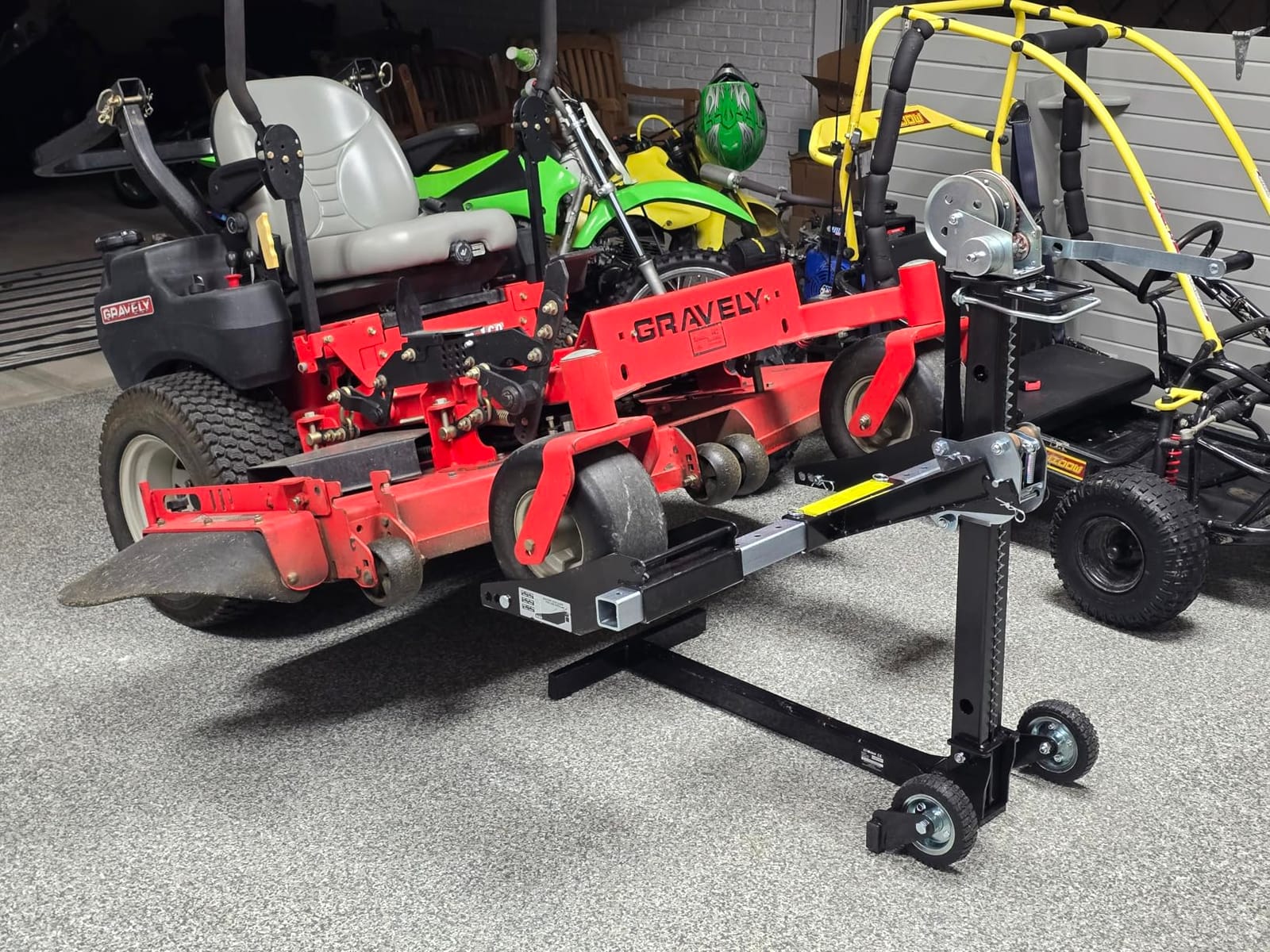 MoJack MJ-PRO 00145 Commercial ZTR & Rider Mower Lift Jack, 750lb Capacity | Fits 31.5-62.5in Wheel Span - Raises Deck 28in - Manual or Drill-Powered - Commercial-Duty - Fits MoJack Workbench customer photo 2