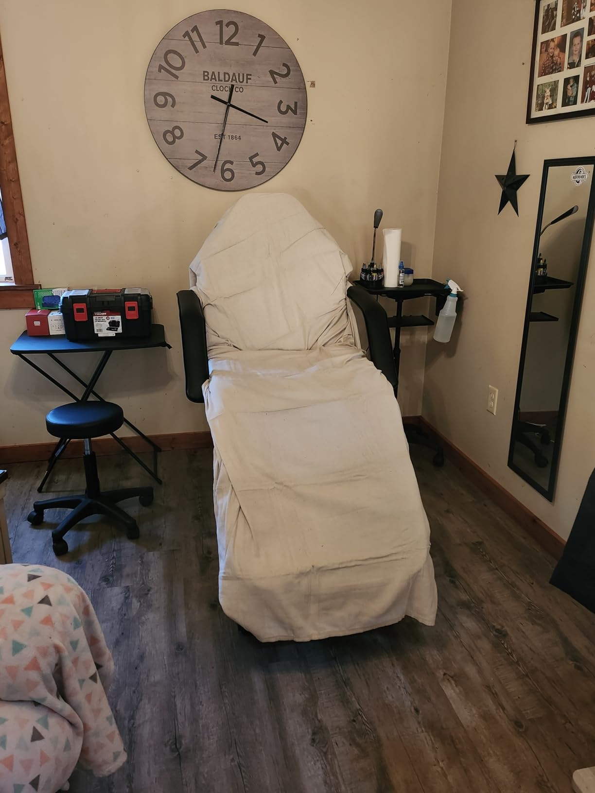 Best Choice Products 71in 3-Section Multipurpose Massage Bed, Spa & Salon Facial, Tattoo Chair w/Hydraulic Stool, Removable Headrest, Facial Cradle, Towel Hanger - Black customer photo 1