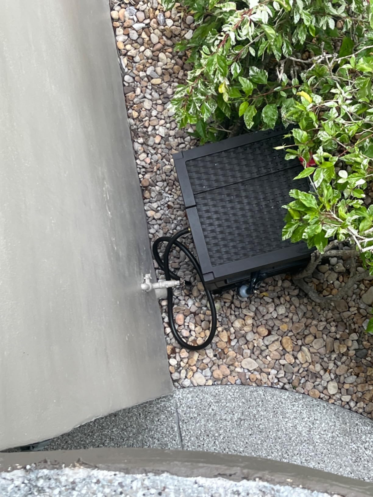 Suncast Hose Reel with Smart Trak Hose Guide, Water-Tight Connection, Durable Resin Construction, 225' Hose Capacity customer photo 2