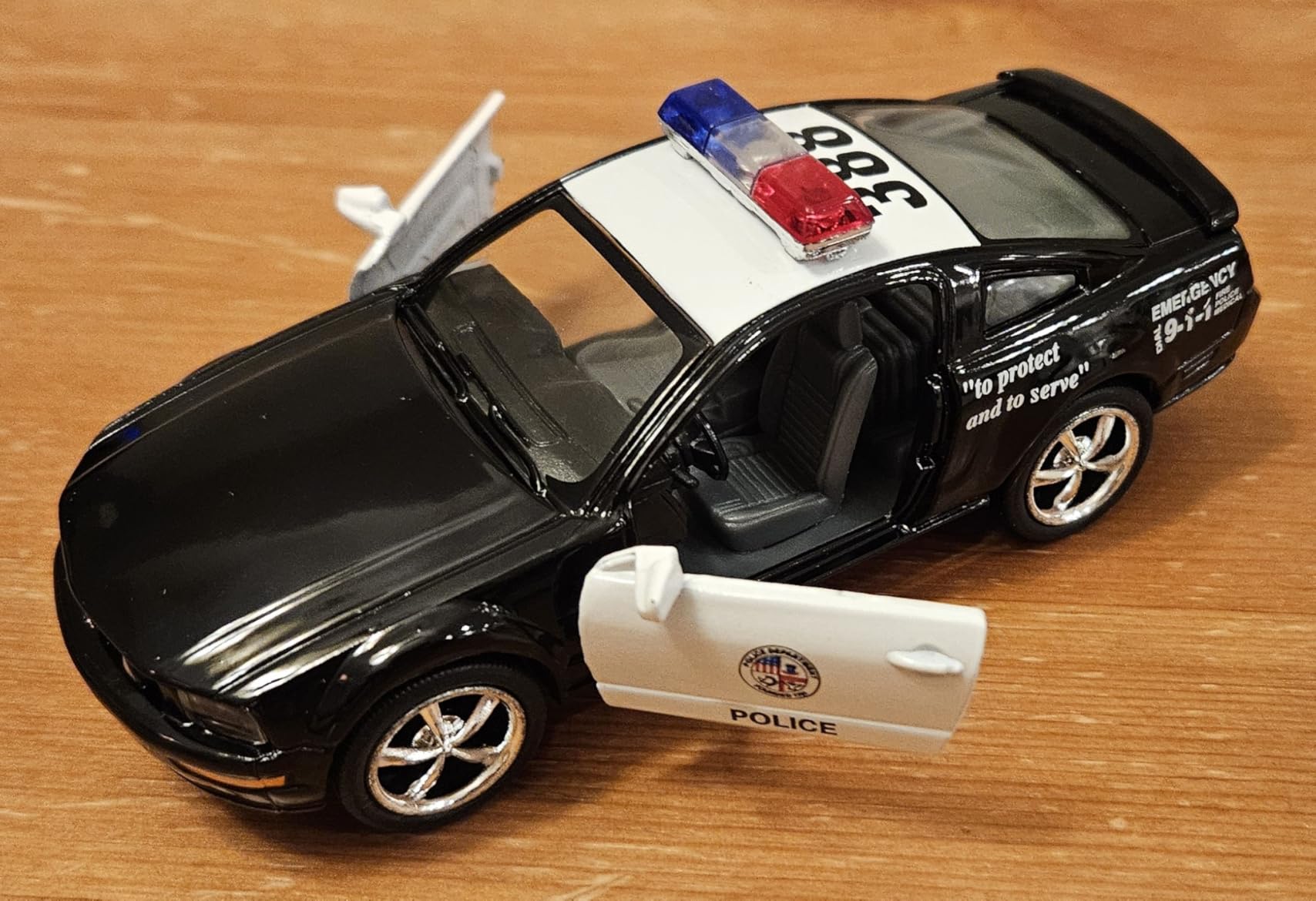 KiNSMART - 2006 Ford Mustang GT 1:38 Scale 5