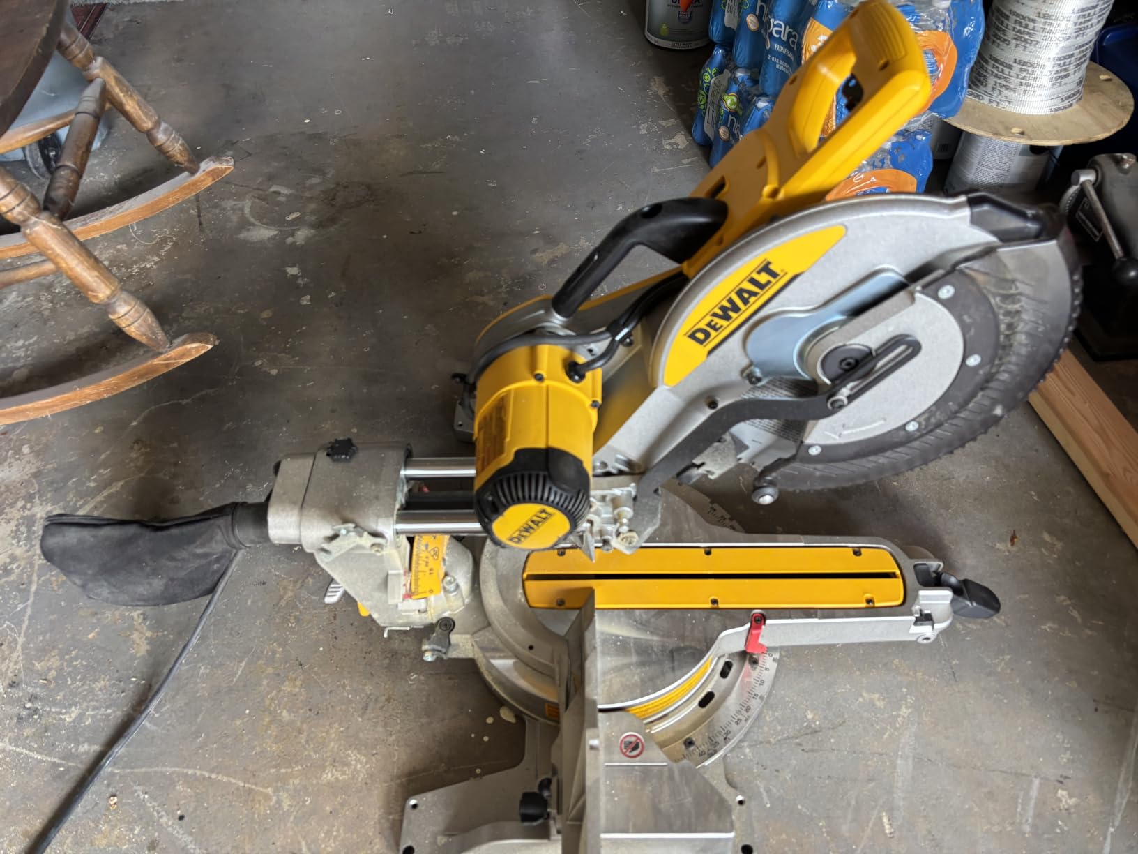 DEWALT Miter Saw, 12-inch Double Bevel Sliding Compound Miter Saw with XPS LED Shadow Light System, Includes Blade Wrench, Material Clamp and Dust Bag (DWS780) customer photo 2