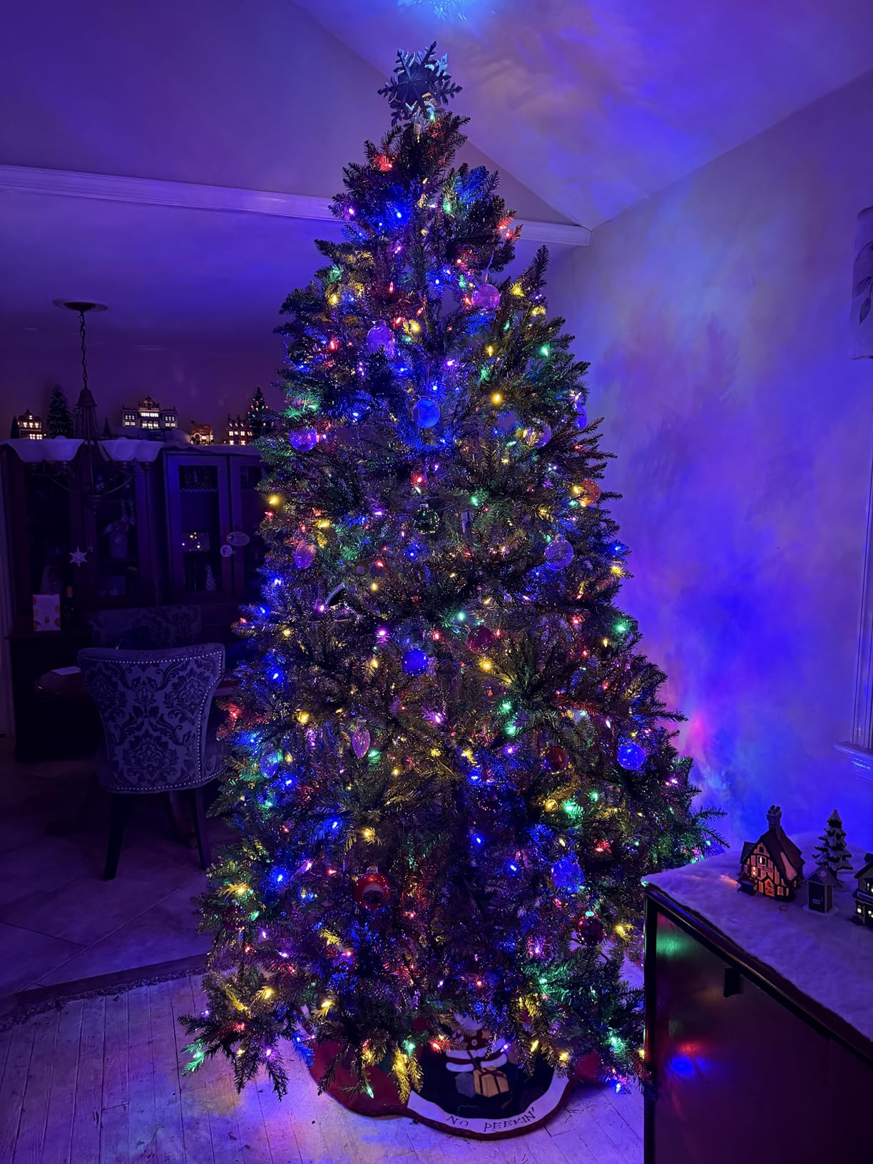 National Tree Company 7.5 ft Pre-Lit Dunhill Fir Artificial Christmas Tree, 700 LED Lights, 2,514 Tips, Foot Pedal, 10 Light Functions, Includes Stand, Green customer photo 1