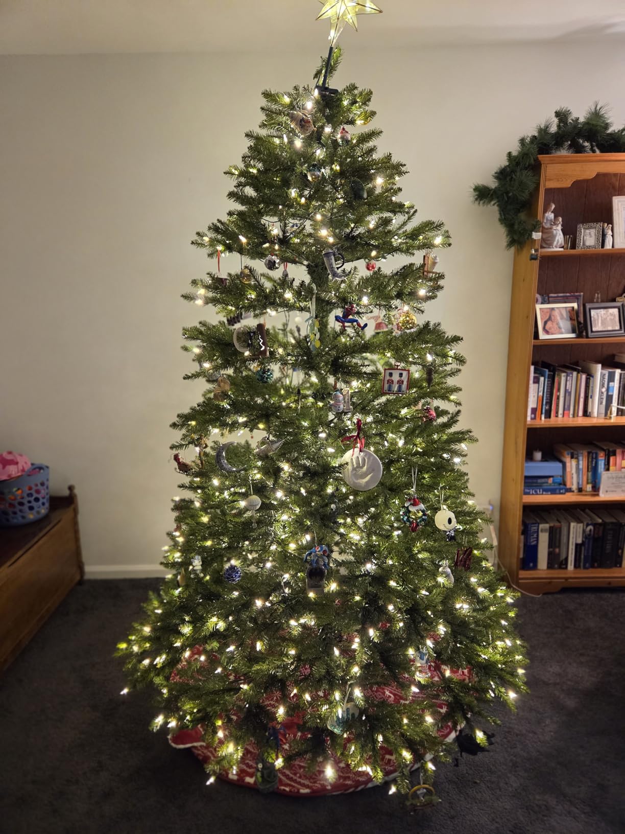 National Tree Company 7.5 ft Pre-Lit Dunhill Fir Artificial Christmas Tree, 700 LED Lights, 2,514 Tips, Foot Pedal, 10 Light Functions, Includes Stand, Green customer photo 2